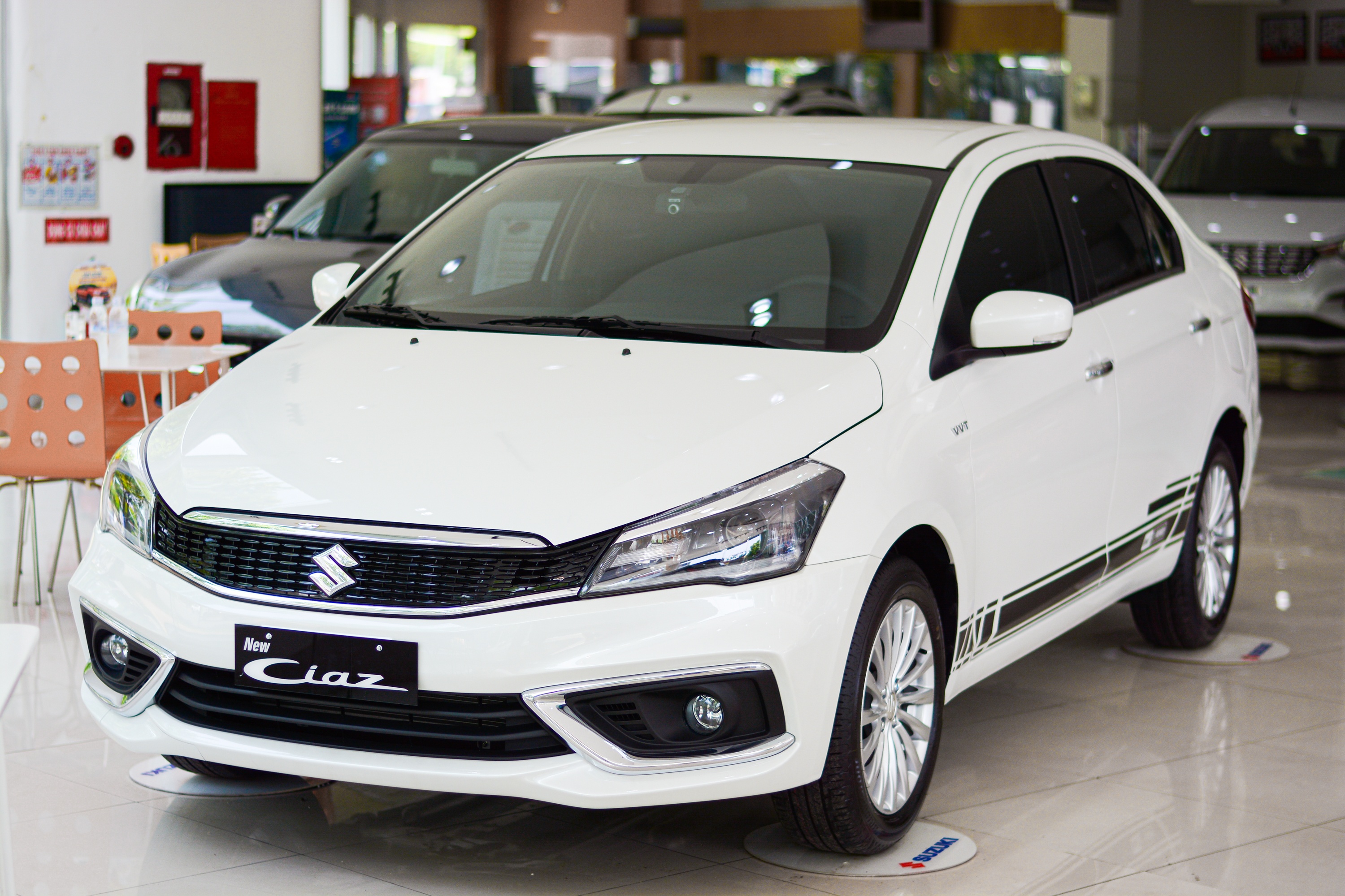 Can canh Suzuki Ciaz phien ban moi - them trang bi, tang gia ban hinh anh