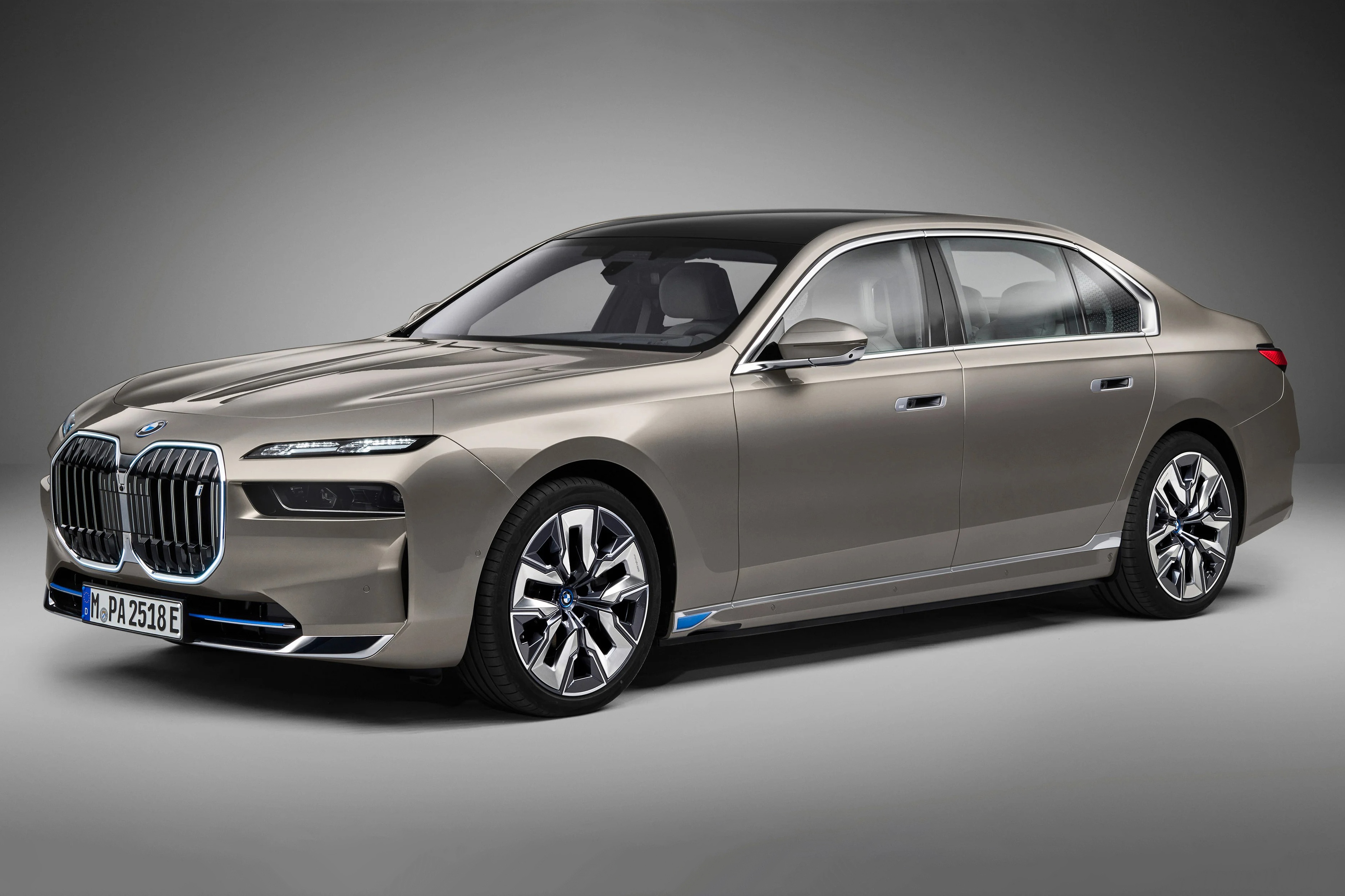 Can canh xe dien BMW i7 vua ra mat, hoat dong toi da 625 km hinh anh