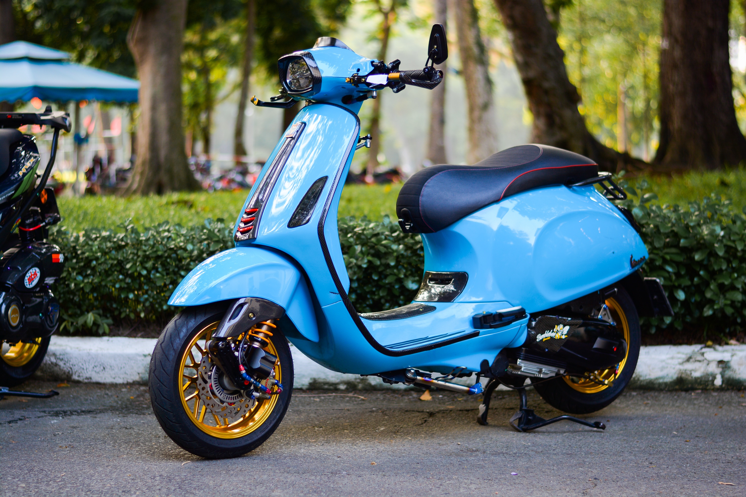 Chi tiet Vespa Sprint voi goi do la mat hinh anh