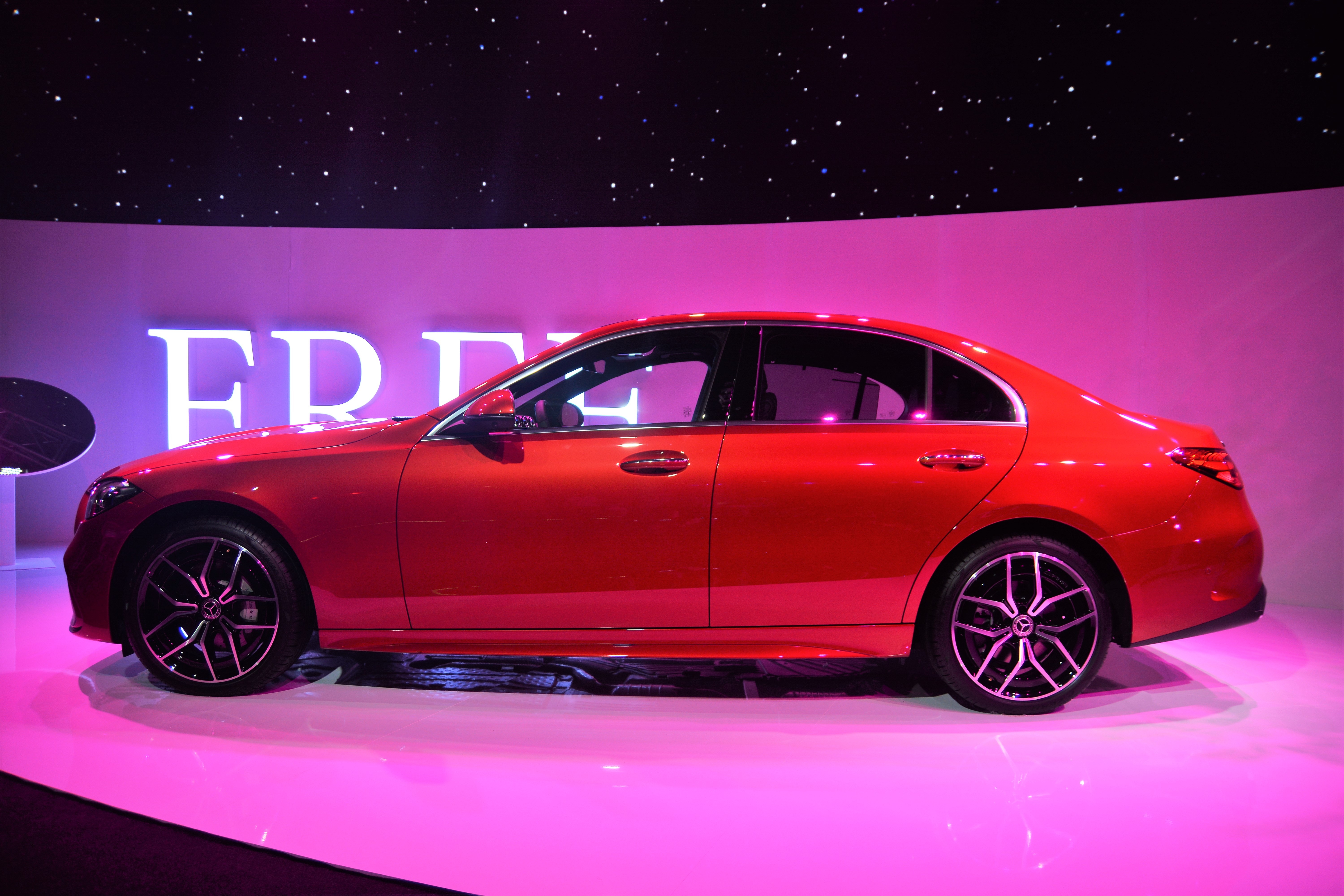 Mercedes-Benz C 300 AMG phien ban gioi han tai Viet Nam anh 2