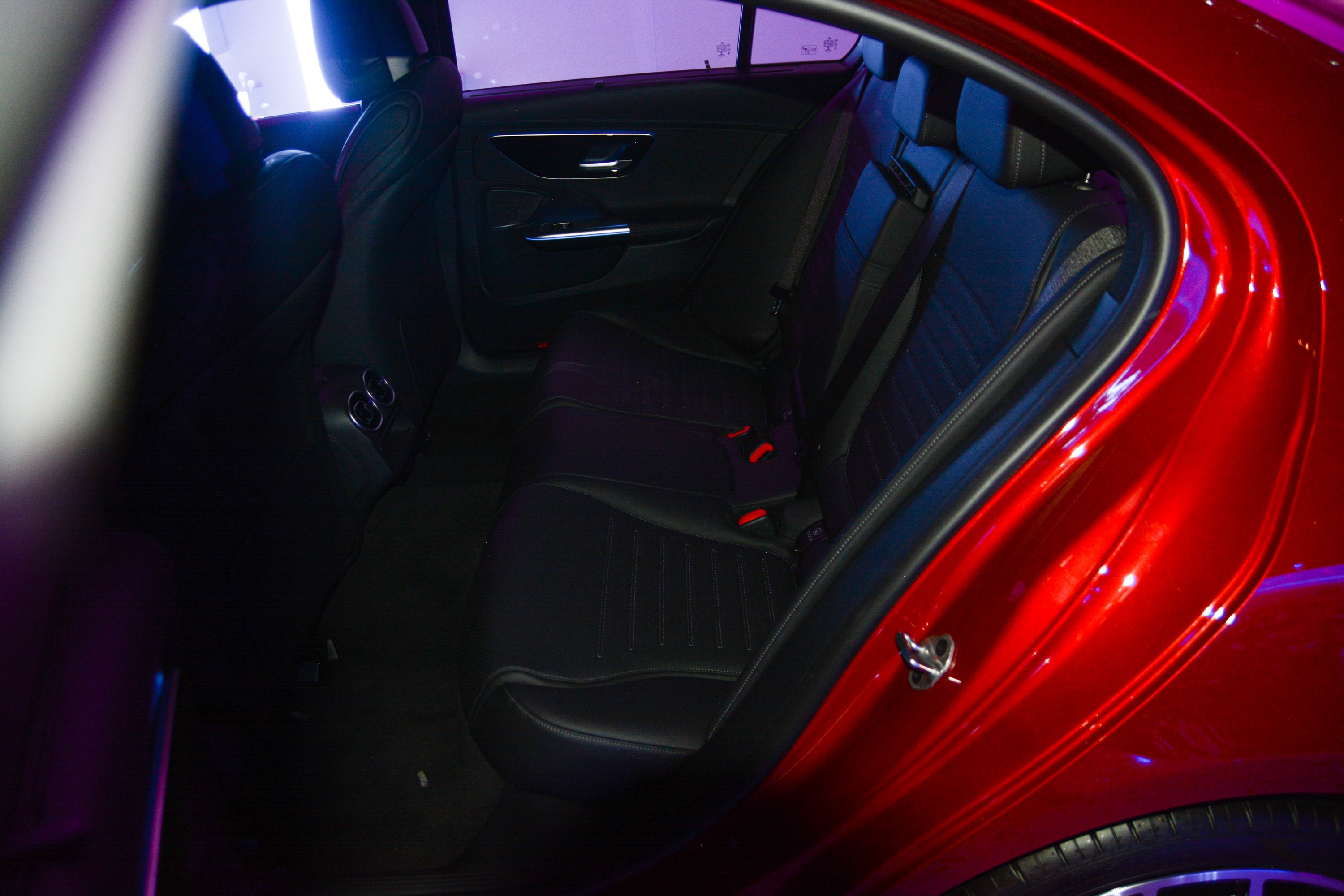 Mercedes-Benz C 300 AMG phien ban gioi han tai Viet Nam anh 10