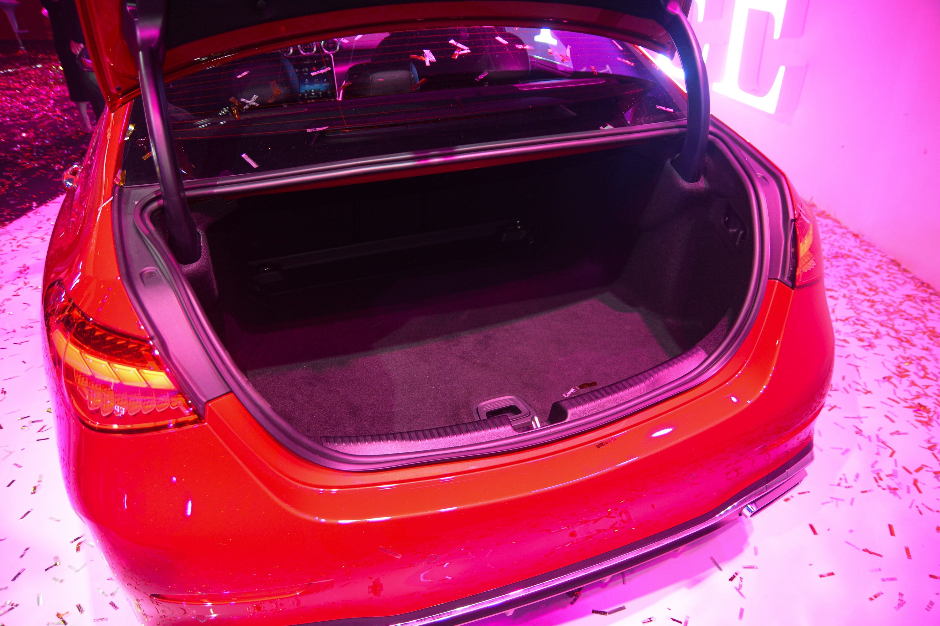 Mercedes-Benz C 300 AMG phien ban gioi han tai Viet Nam anh 11