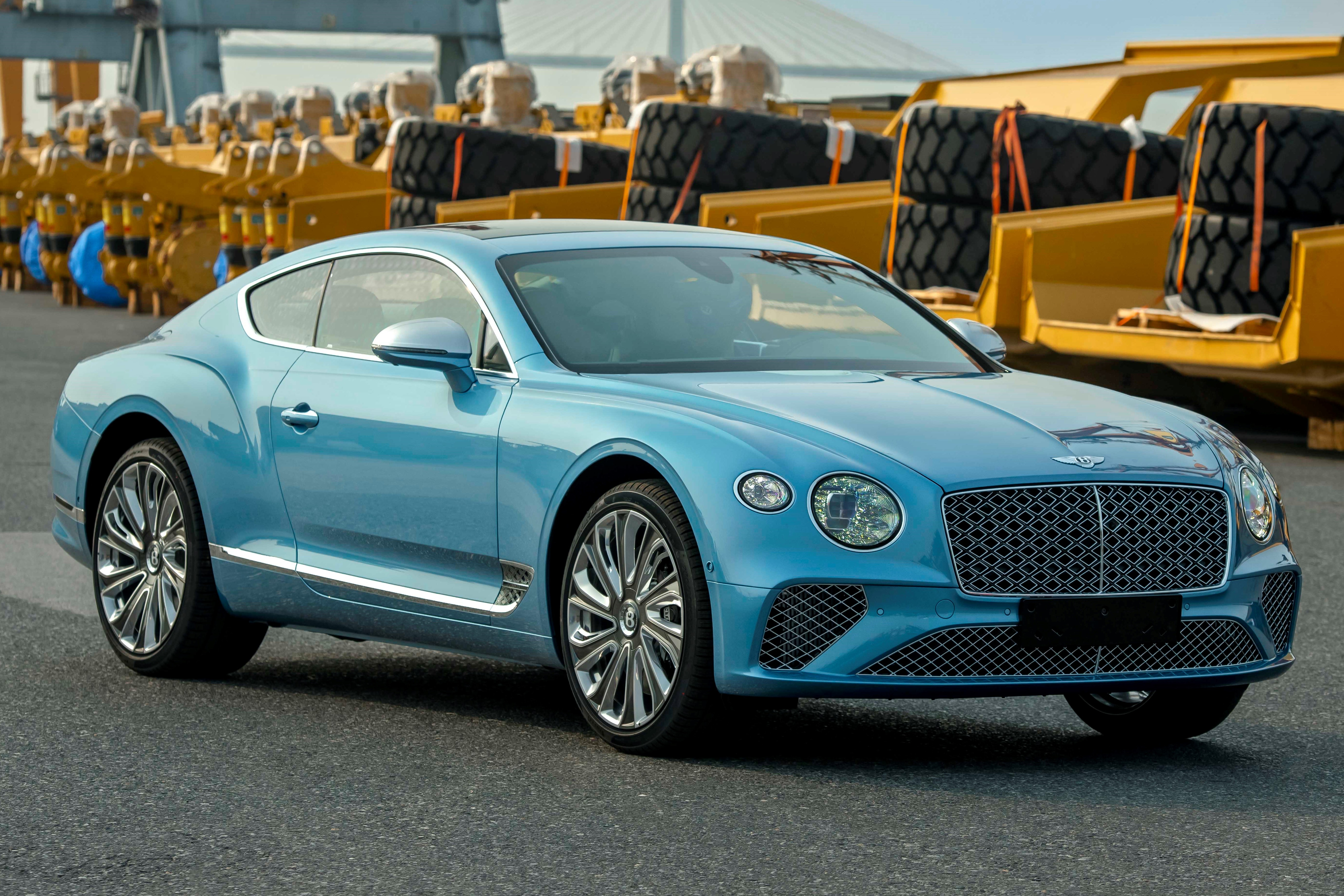 Can canh Bentley Continental GT V8 Mulliner dau tien tai Viet Nam hinh anh