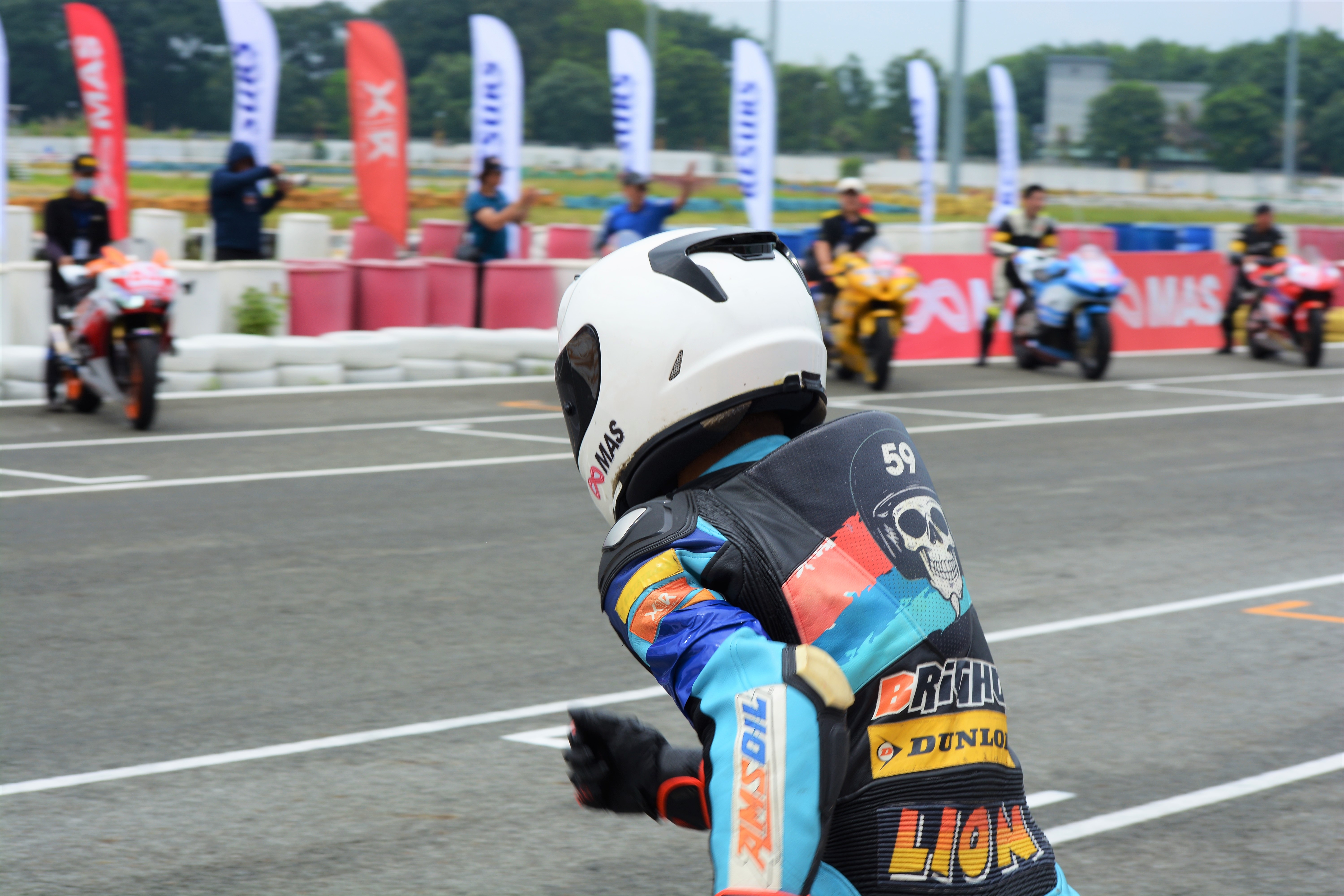 Giải đua môtô phân khối lớn tiếp sức diễn ra tại Việt Nam ảnh 3 Giai dua moto phan khoi lon tiep suc dien ra tai Viet Nam anh 3