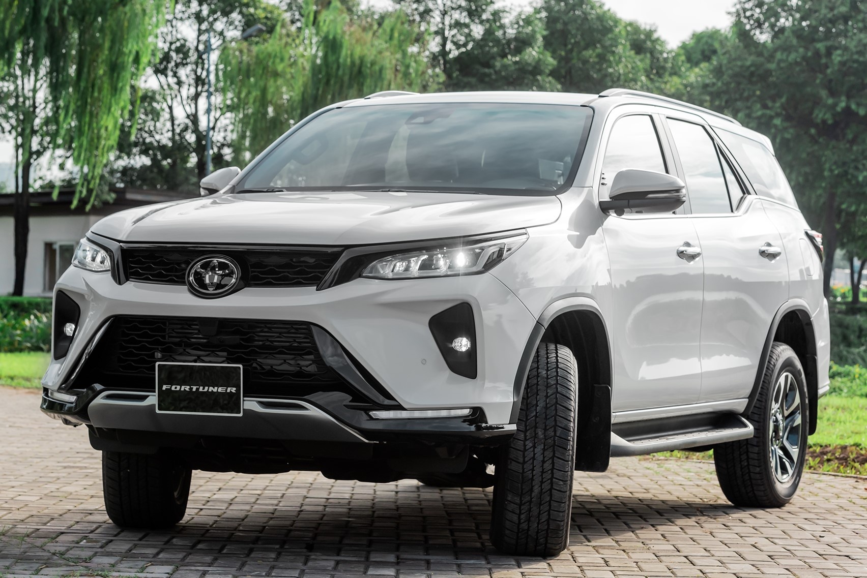 Toyota Fortuner 2022 ra mat tai Viet Nam - tang gia ban, them trang bi hinh anh