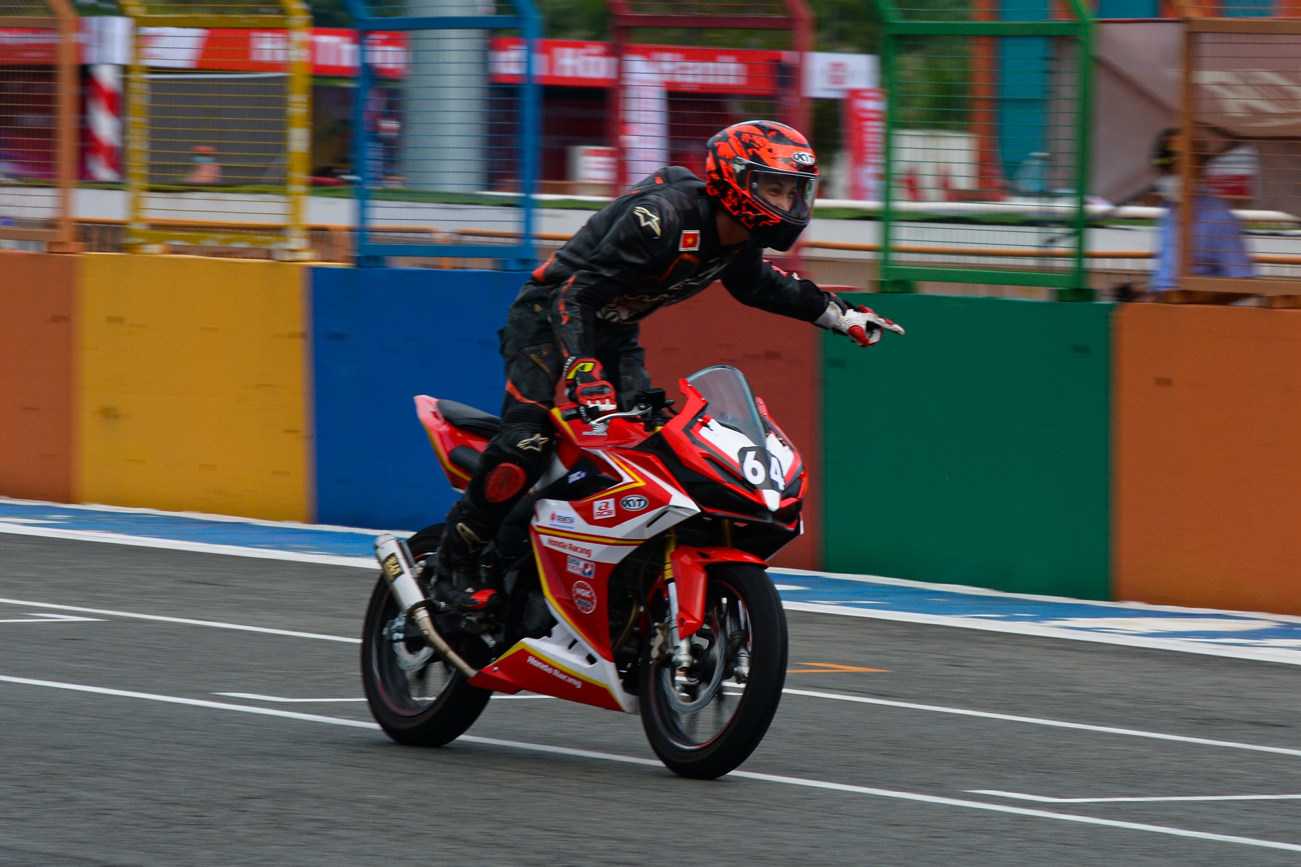 Chang 1 giai dua VMRC 2022 chinh thuc khoi tranh anh 18