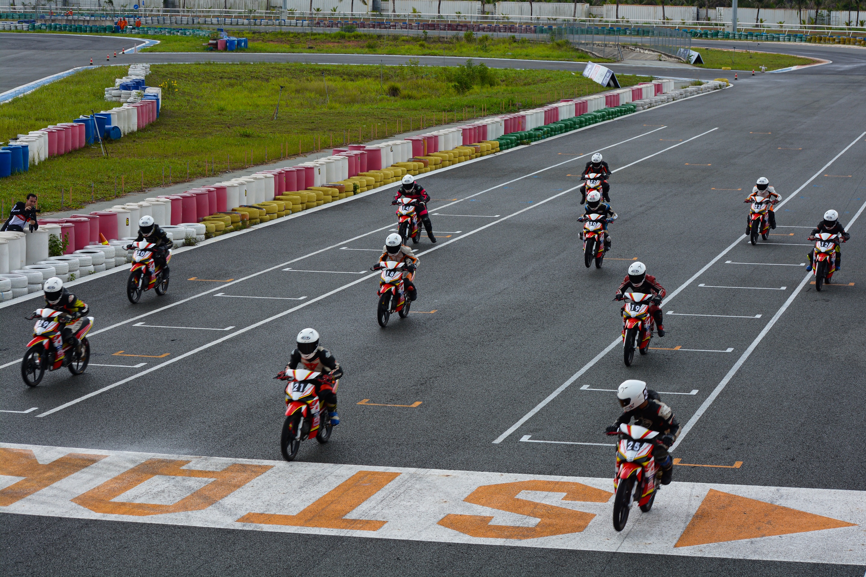 Chang 1 giai dua VMRC 2022 chinh thuc khoi tranh anh 6