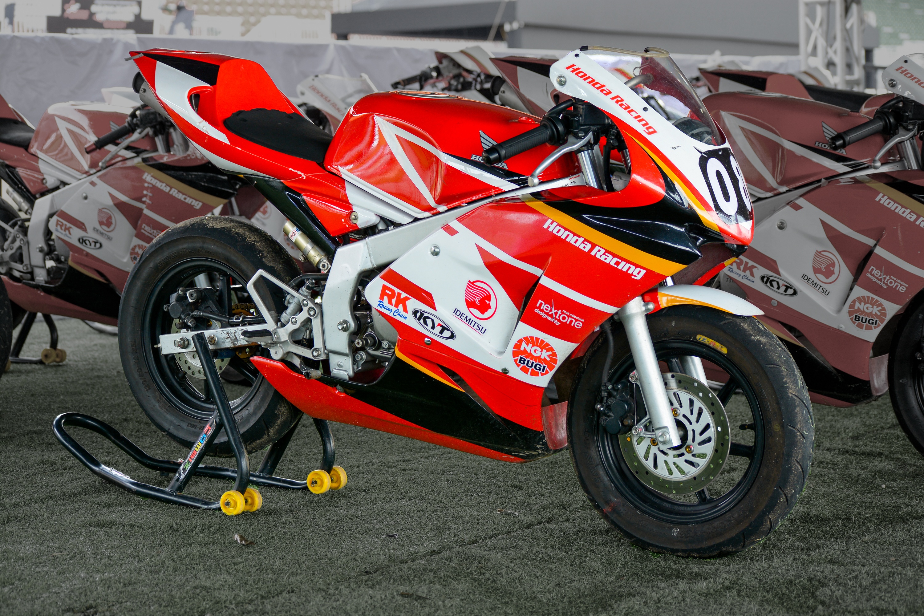 Can canh Honda NSF100 tai Viet Nam - moto cho tay dua duoi 18 tuoi hinh anh