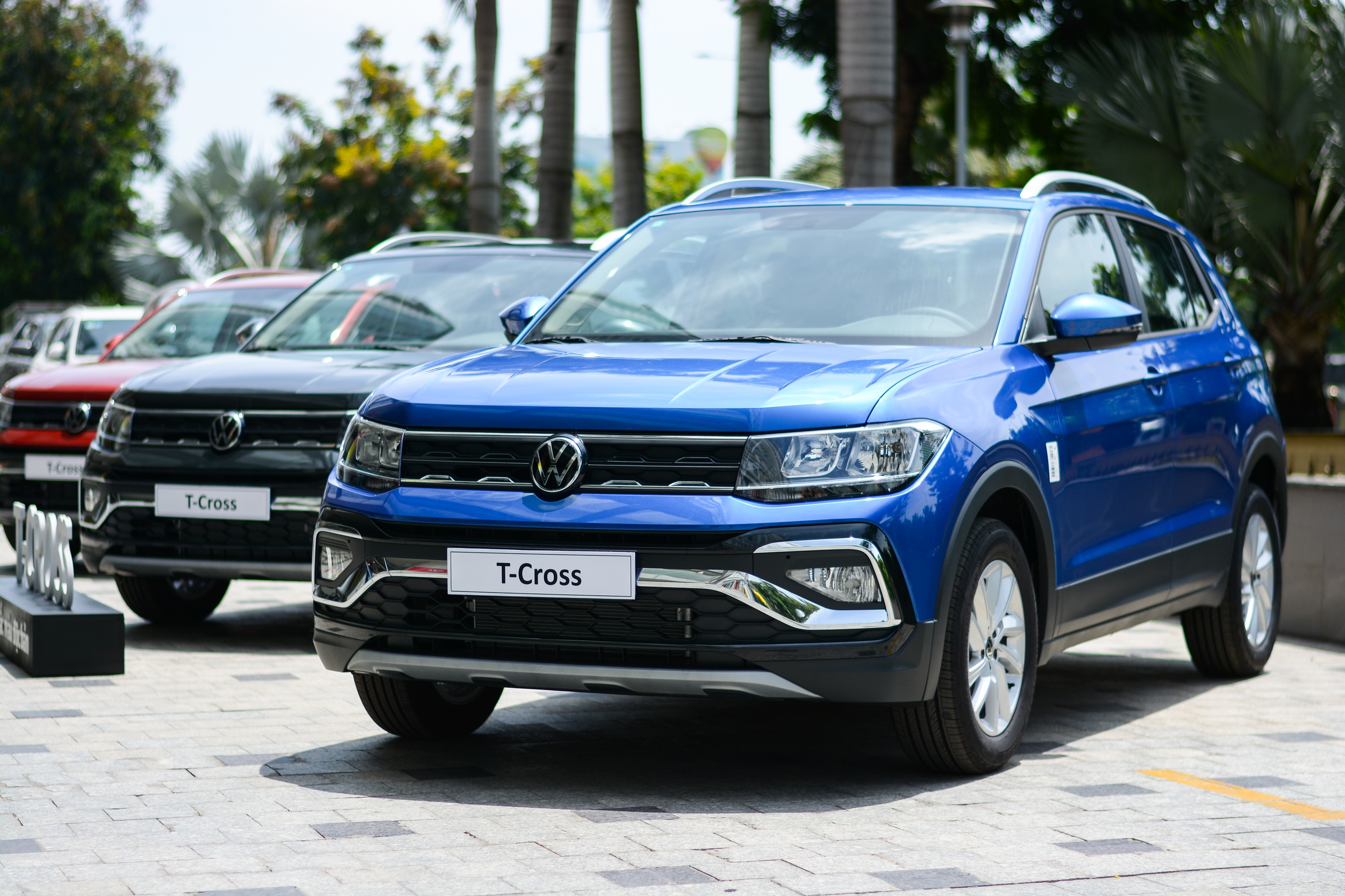 Gioi thieu T-Cross voi gia cao, Volkswagen Viet Nam suy tinh gi? hinh anh