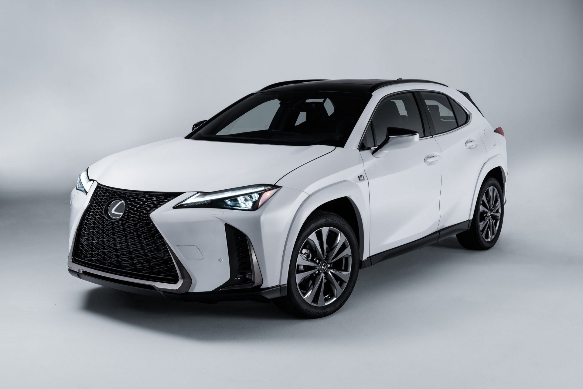 Lexus UX 2023 vua ra mat chi co trang bi dong co hybrid anh 1