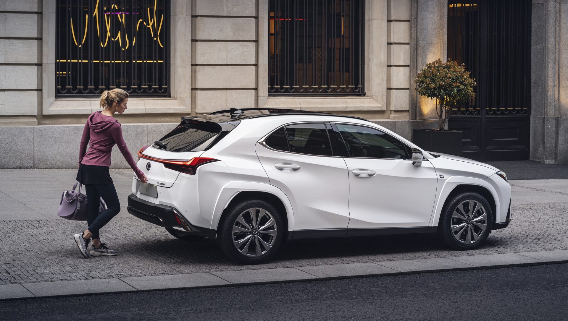Lexus UX 2023 vua ra mat chi co trang bi dong co hybrid anh 5