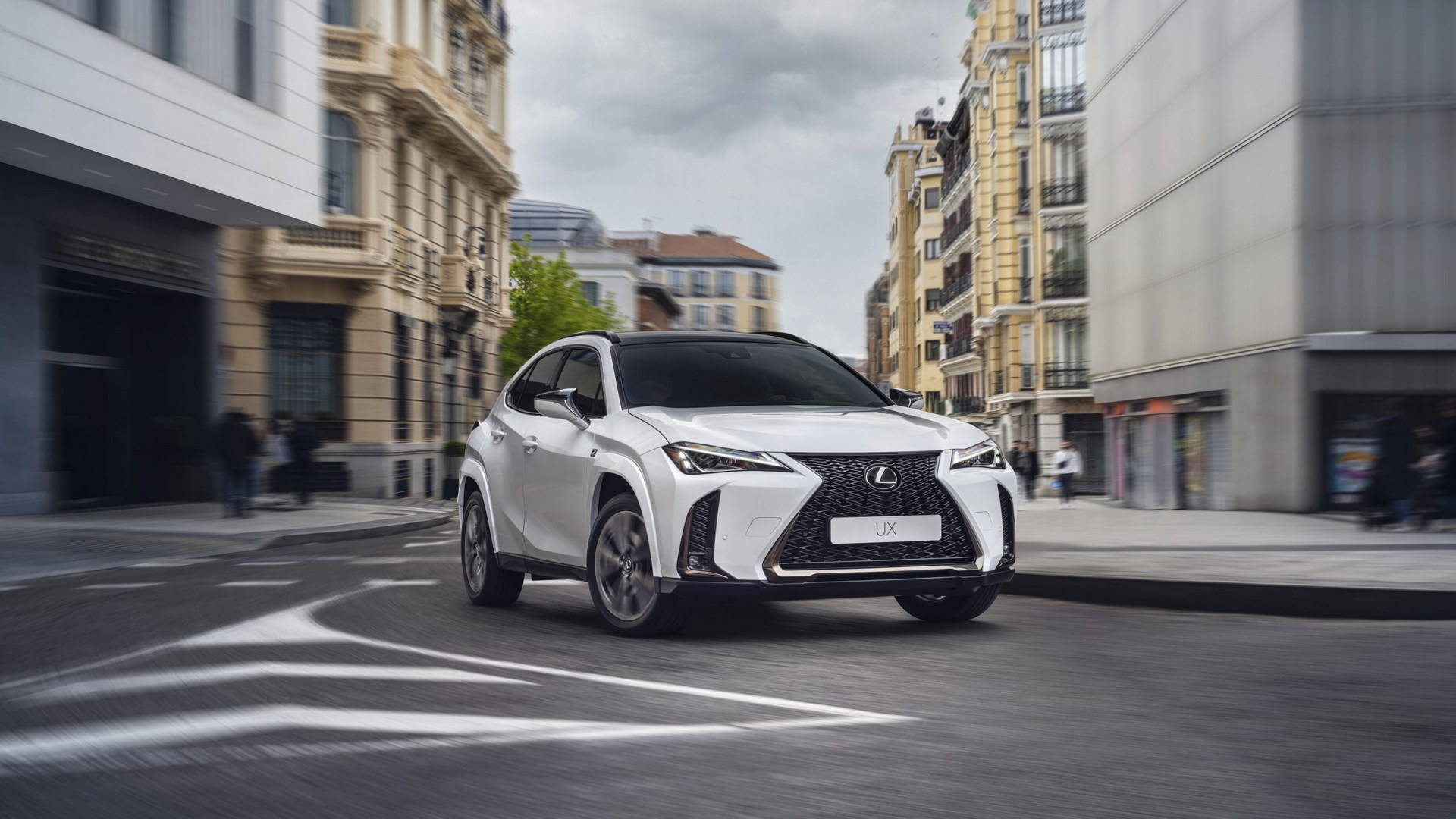 Lexus UX 2023 vua ra mat chi co trang bi dong co hybrid anh 2