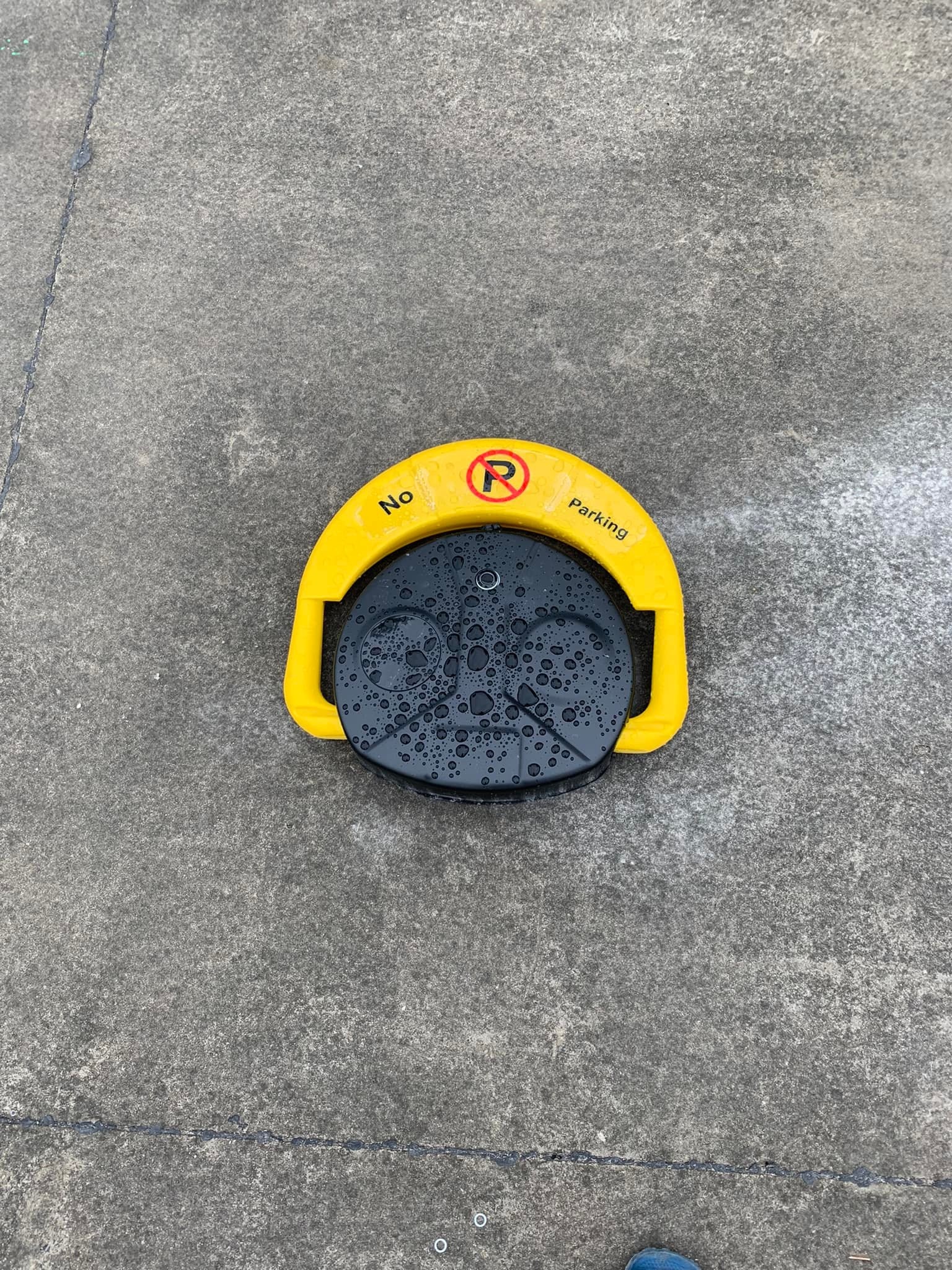 trạm sạc xe điện VinFast lắp thiết bị chống đỗ xe trái phép ảnh 2 tram sac xe dien VinFast lap thiet bi chong do xe trai phep anh 2
