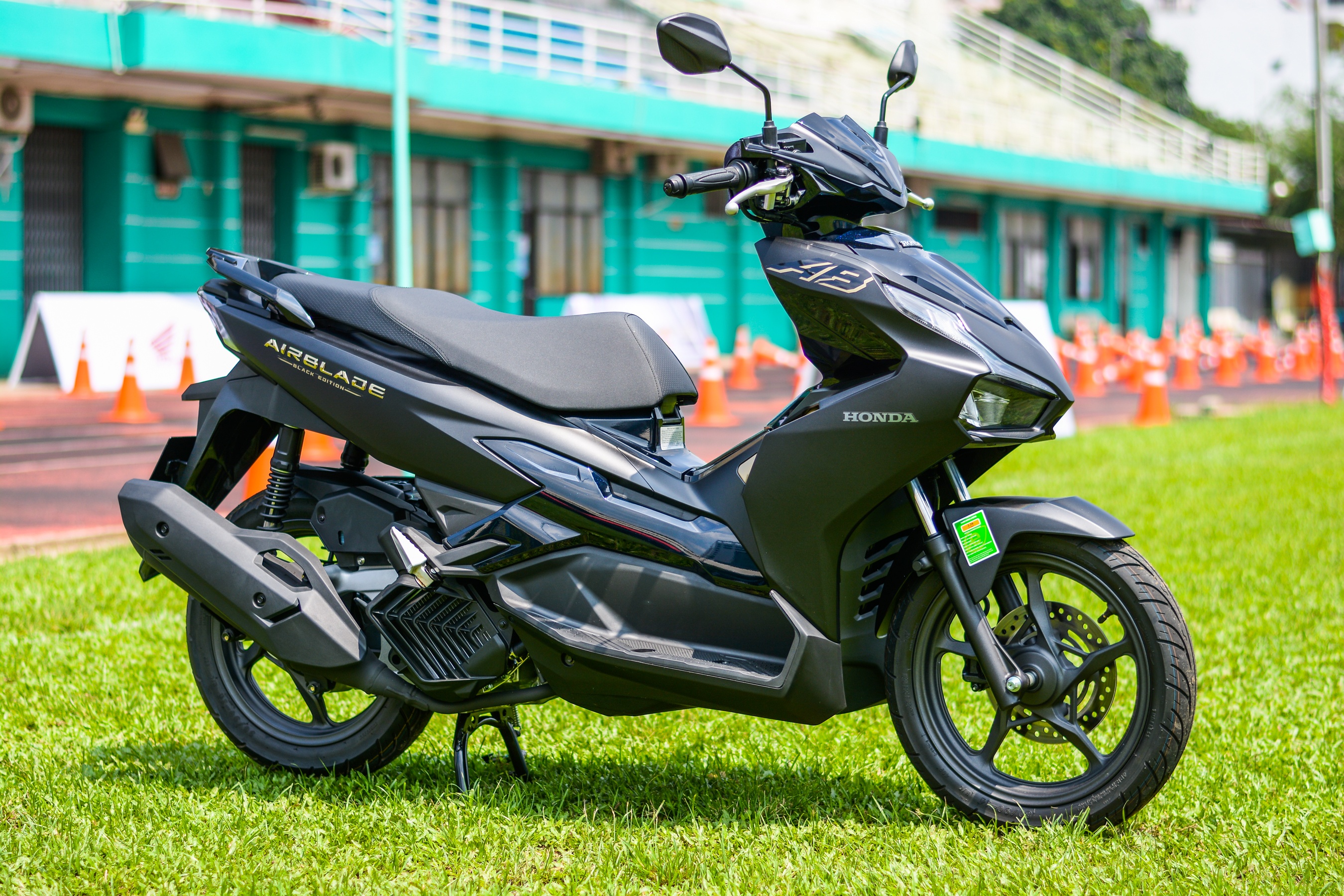 Air Blade 125 moi co gi noi bat truoc Yamaha FreeGo anh 1