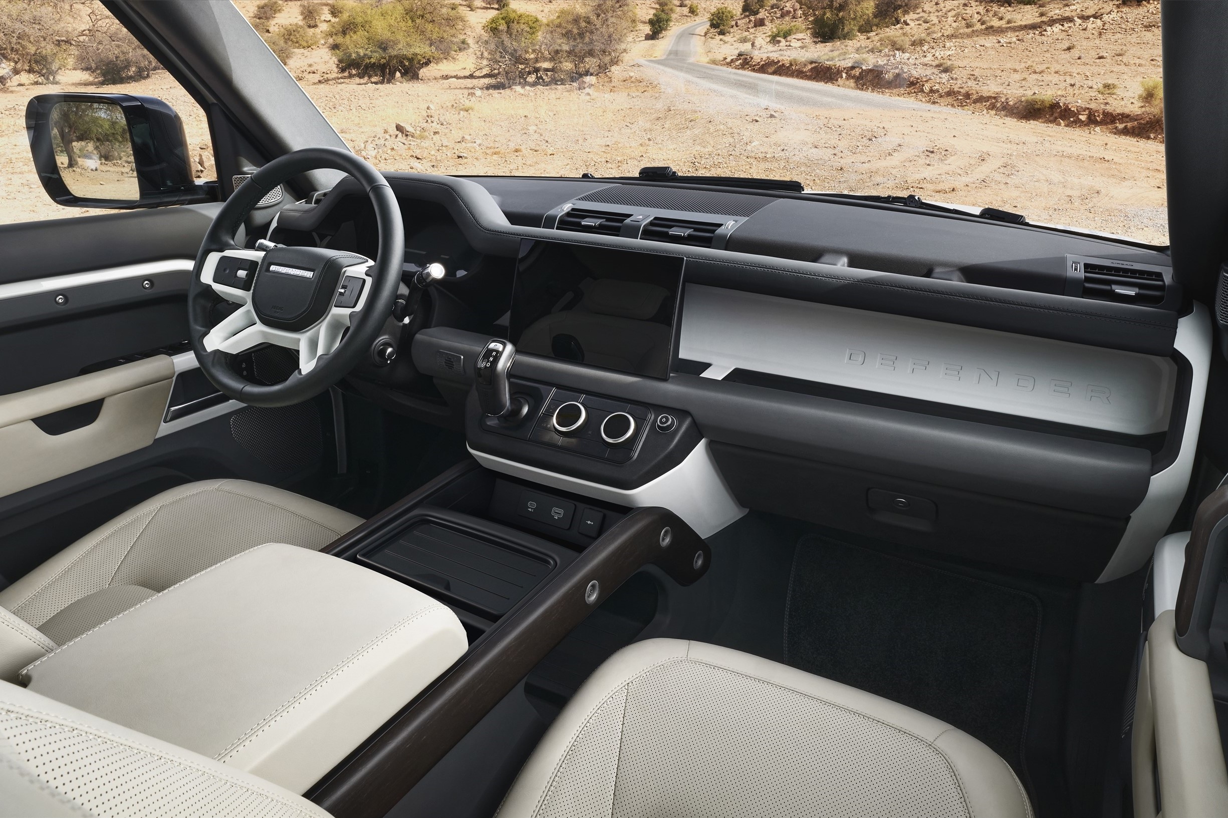 Land Rover Defender 130 vua ra mat anh 8