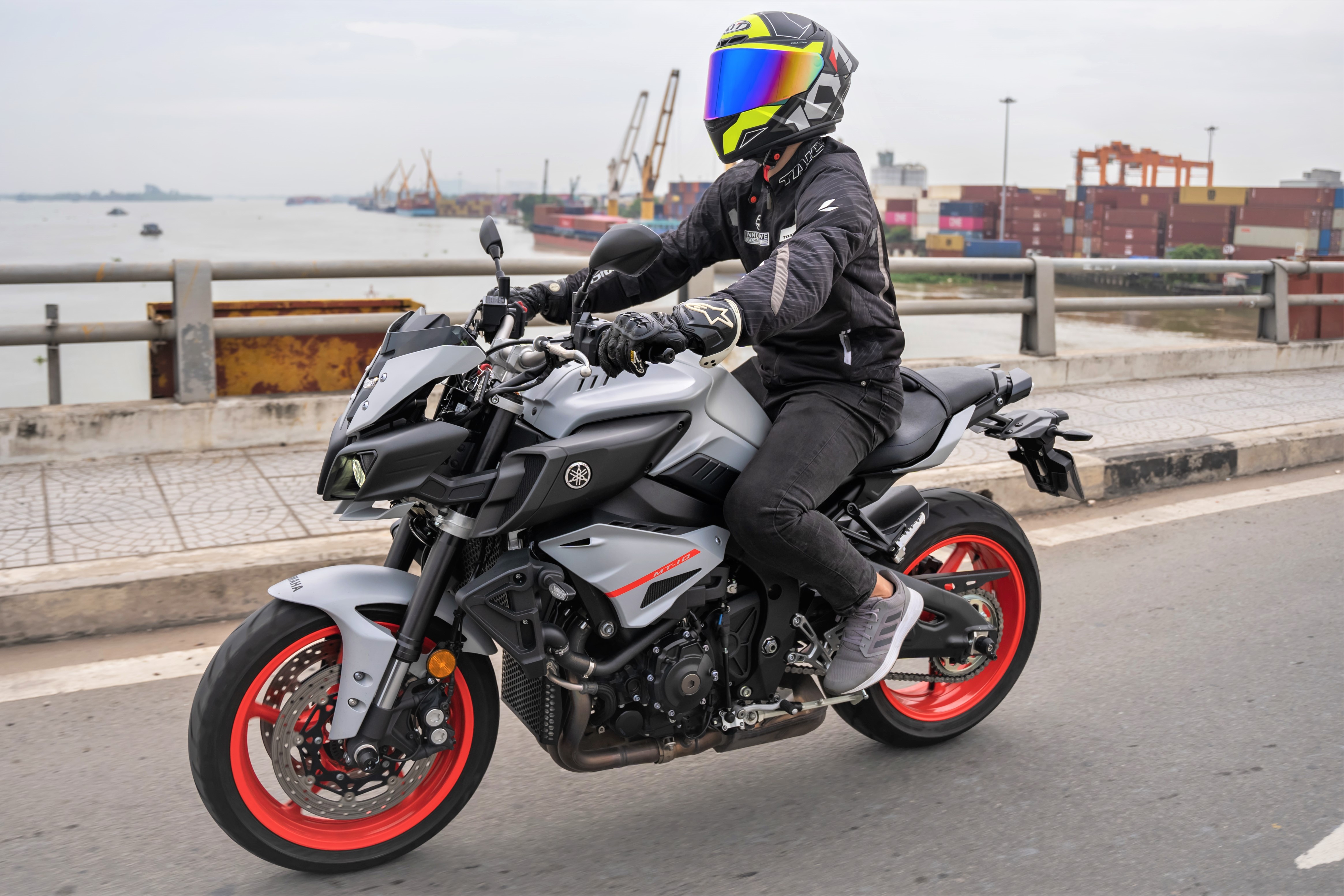 Trai nghiem Yamaha MT-10 anh 1