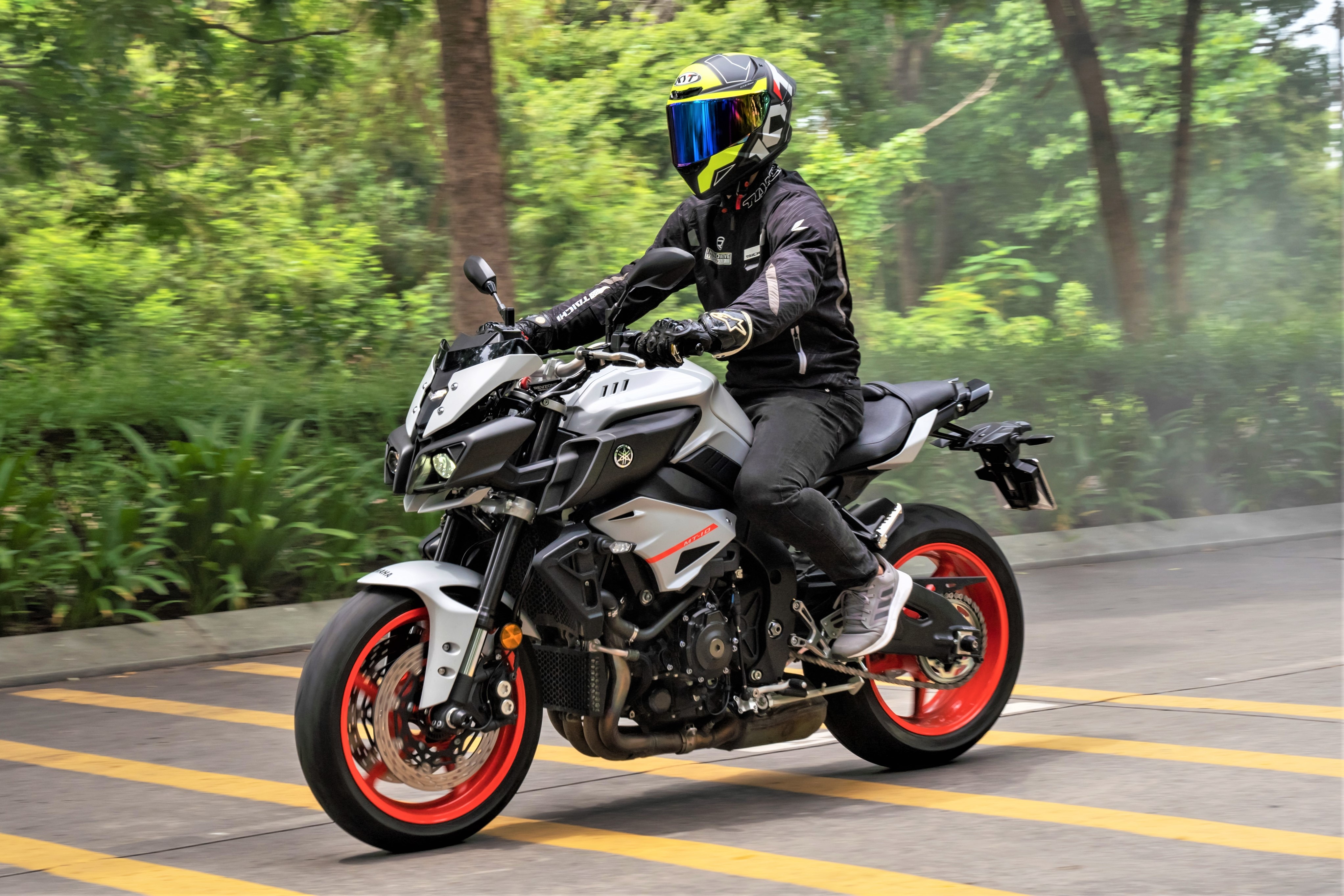 Trai nghiem Yamaha MT-10 anh 9