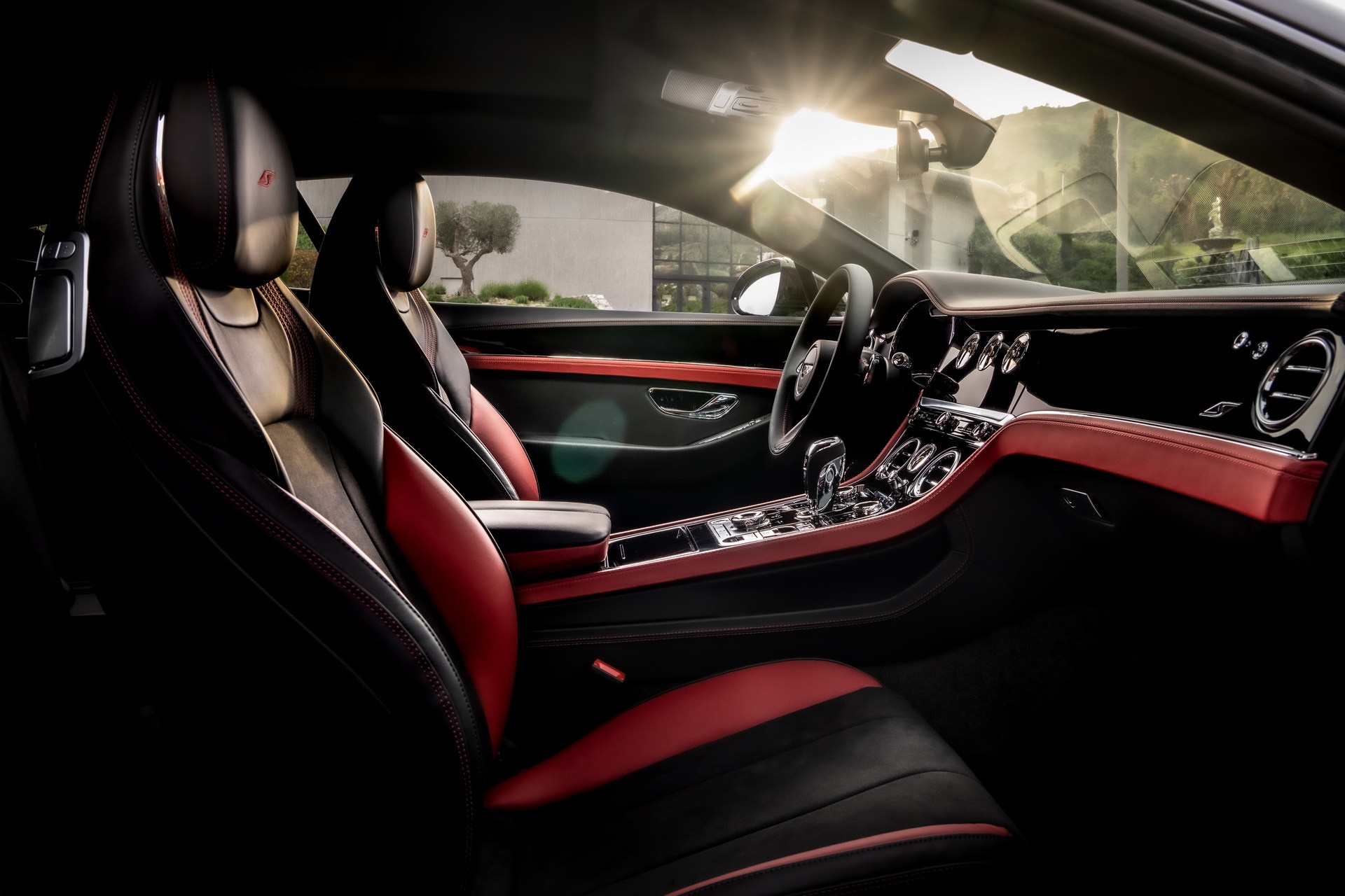 Bentley gioi thieu phien ban the thao cho Continental GT va GTC anh 5