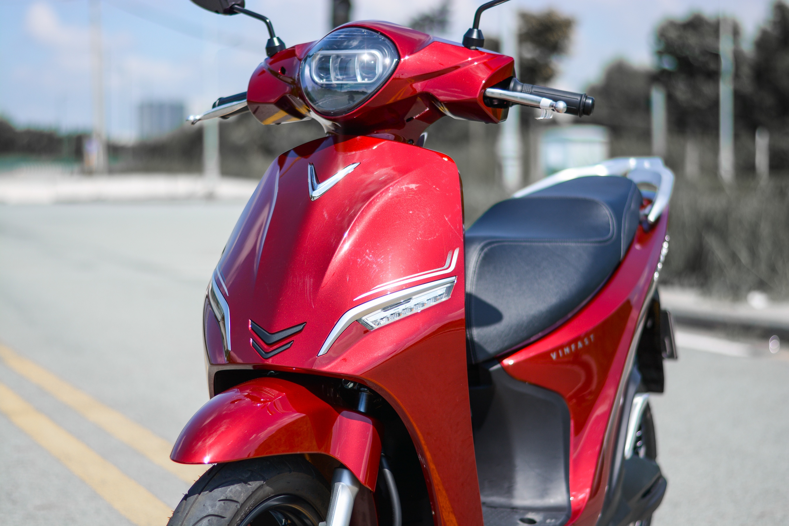 Chuyen sang dung pin LFP, xe may dien VinFast duoc va mat gi? hinh anh