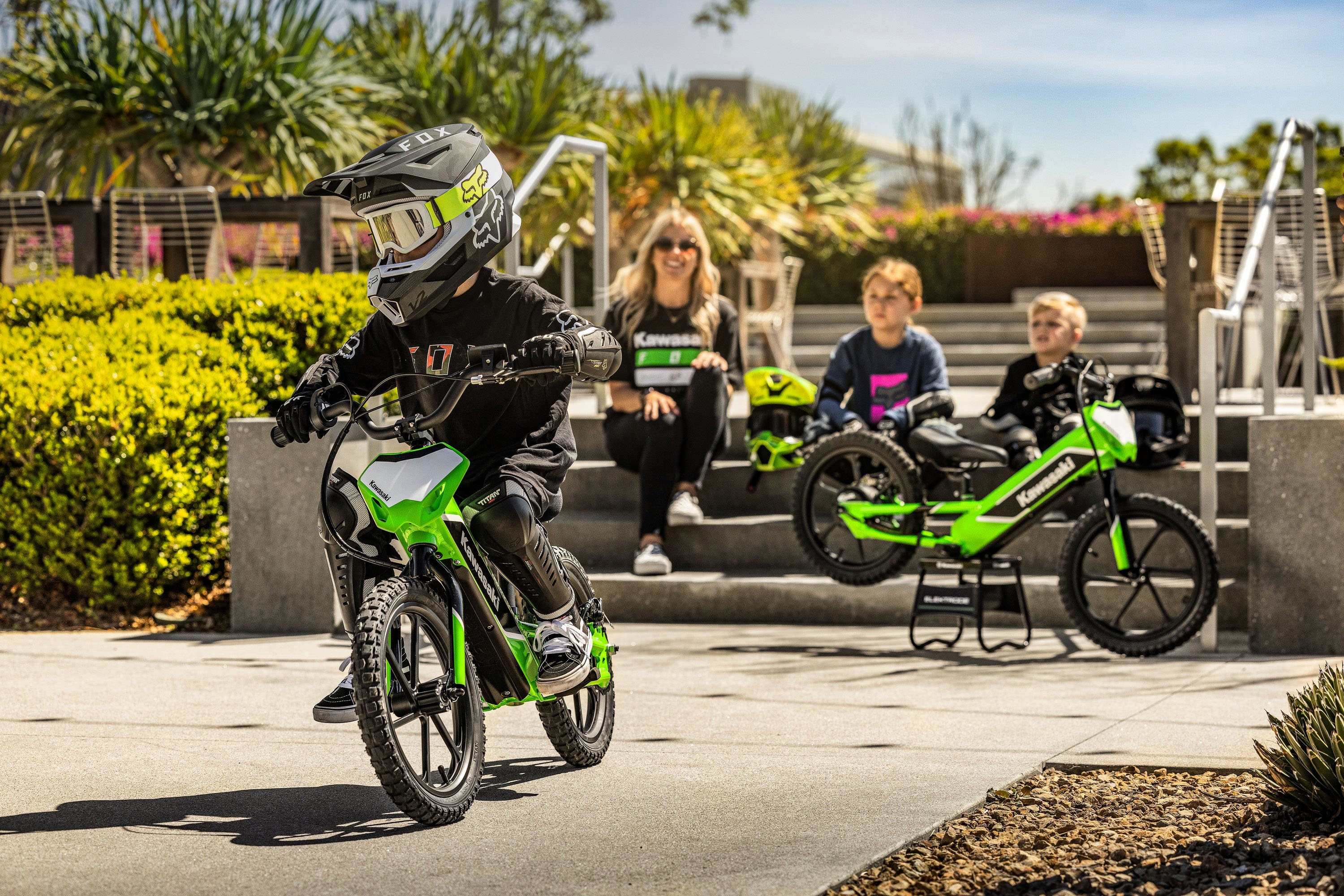 Kawasaki Elektrode ra mat anh 6