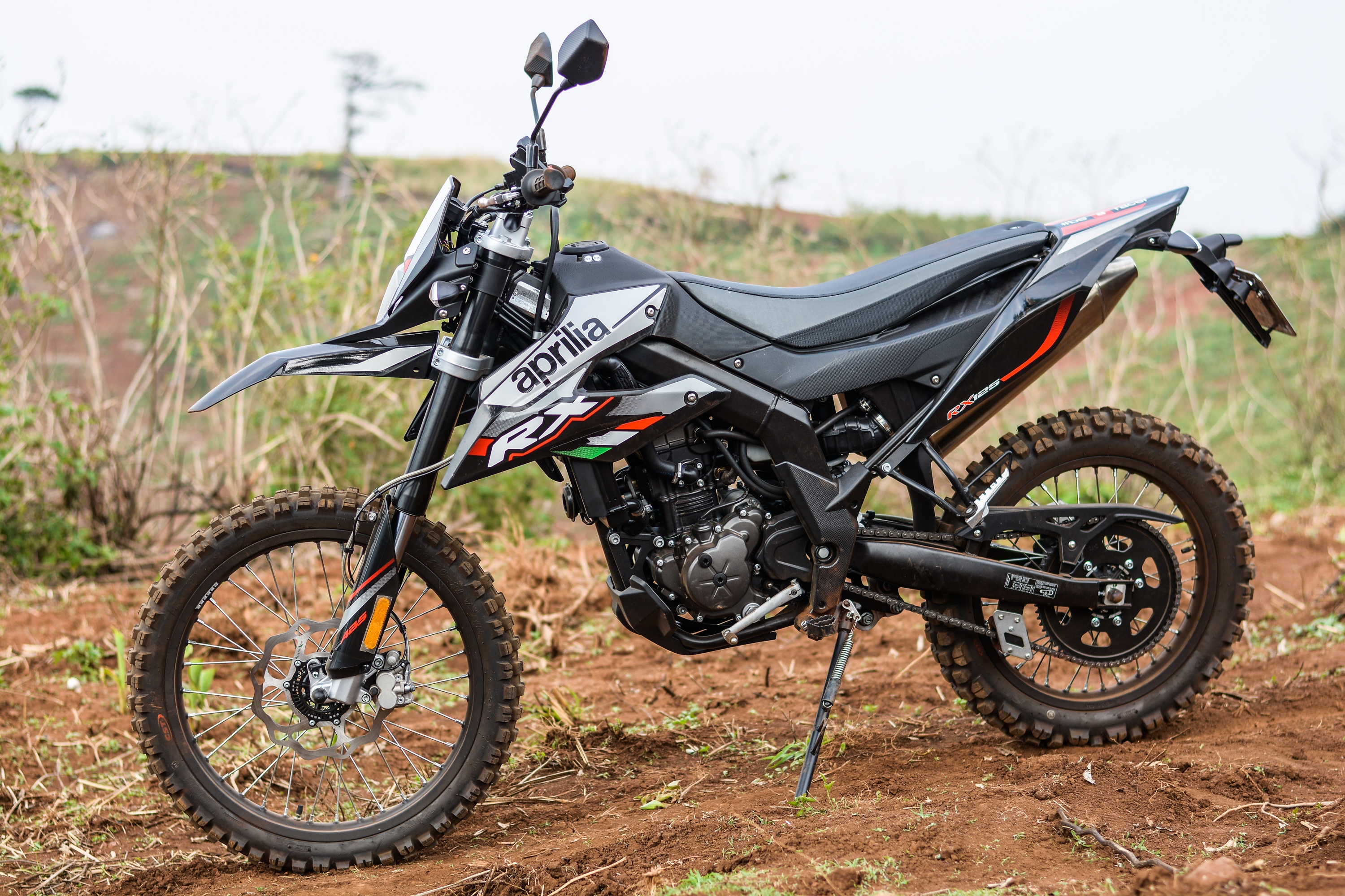 bo doi moto dia hinh Aprilia RX,  SX 125 tai Viet Nam anh 3