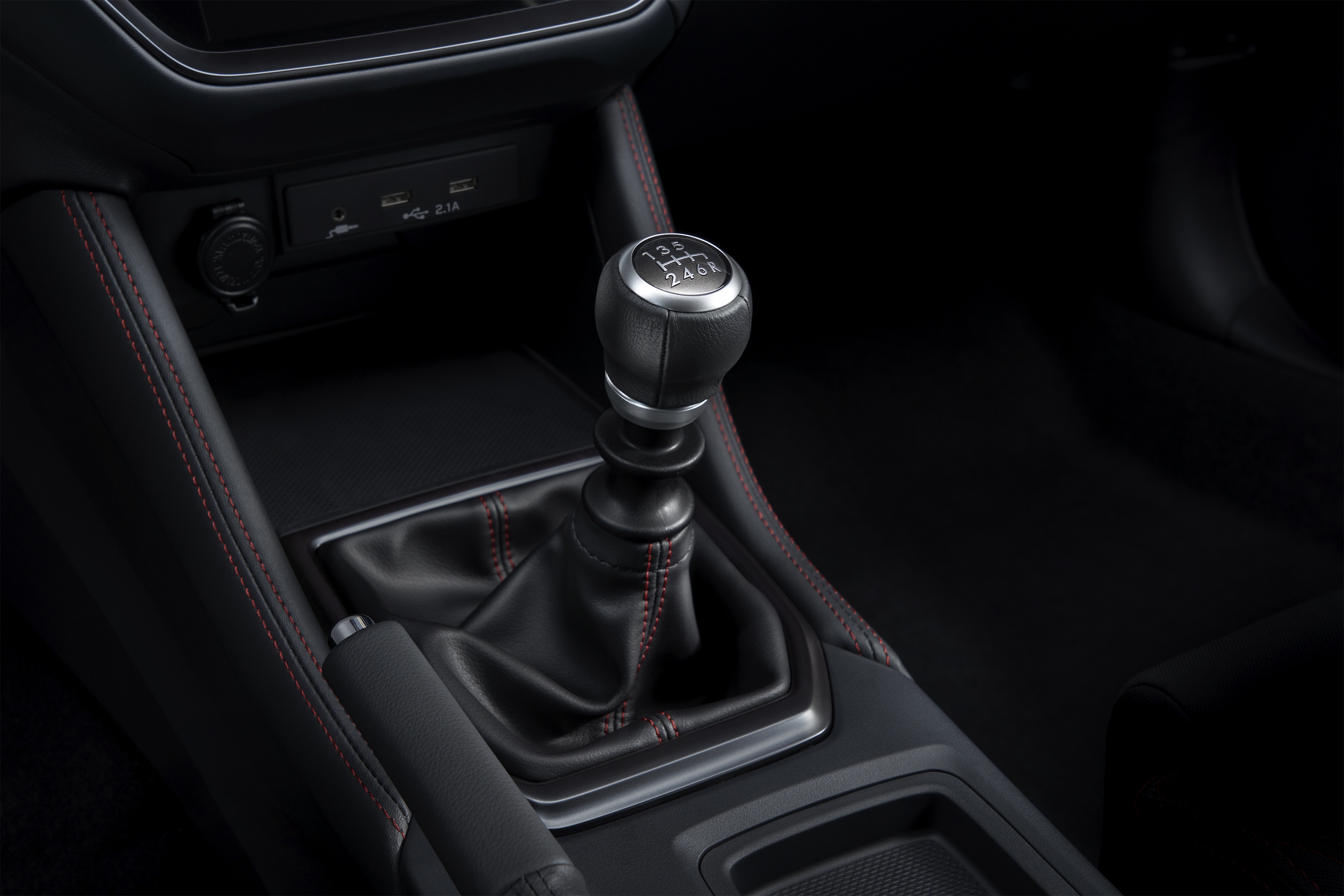 Subaru WRX mo ban tai Viet Nam anh 3