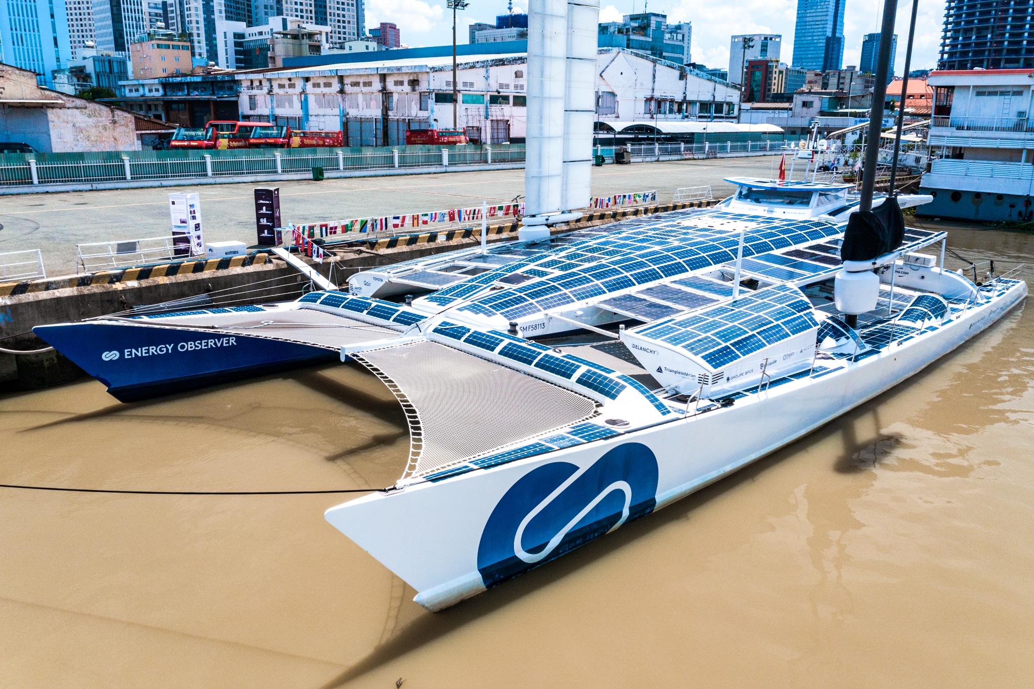 Con tau khong phat khi thai xuat hien tai TP.HCM hinh anh