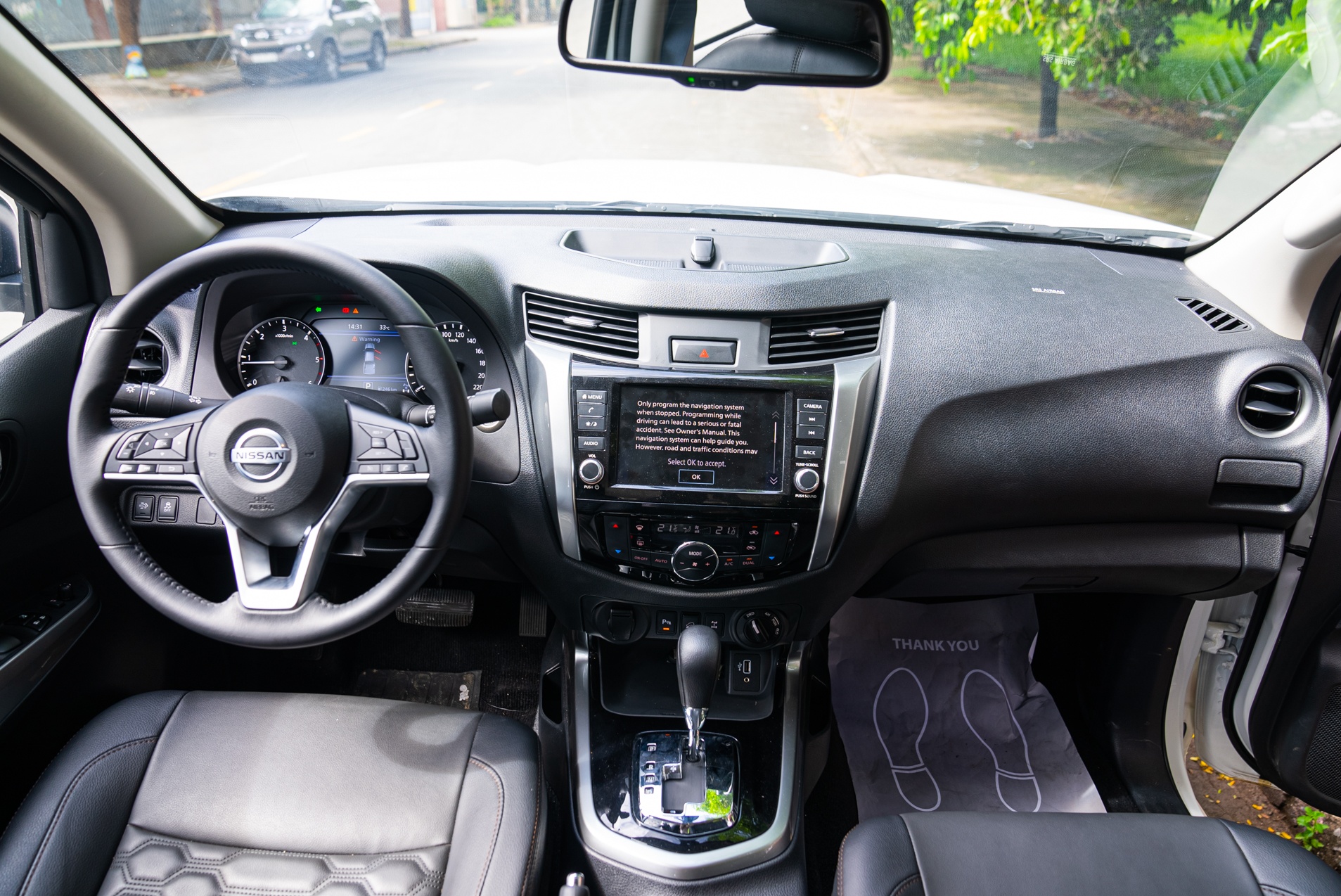 Chi tiết Nissan Navara 2022 vừa ra mắt tại Việt Nam ảnh 8 Chi tiet Nissan Navara 2022 vua ra mat tai Viet Nam anh 8
