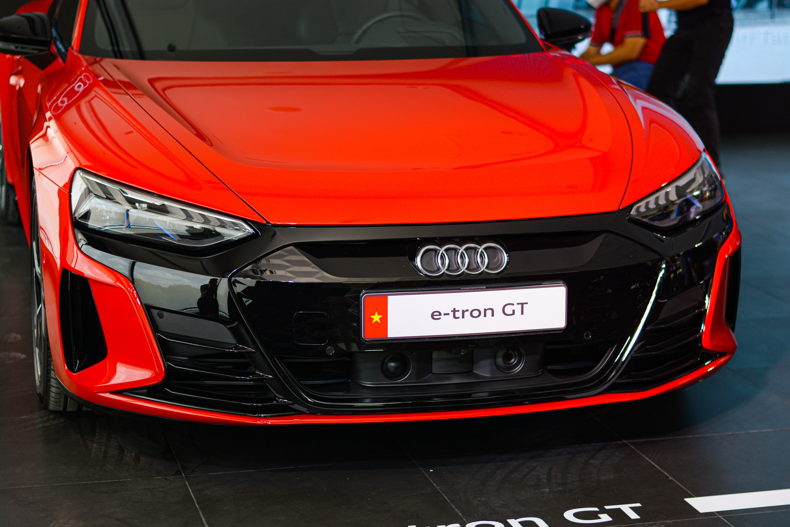 Can canh Audi e-tron GT anh 3