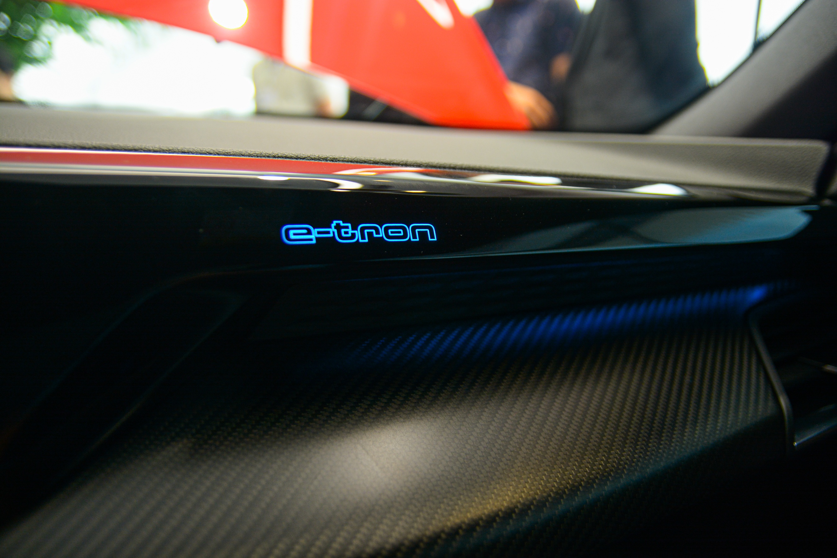 Can canh Audi e-tron GT anh 23