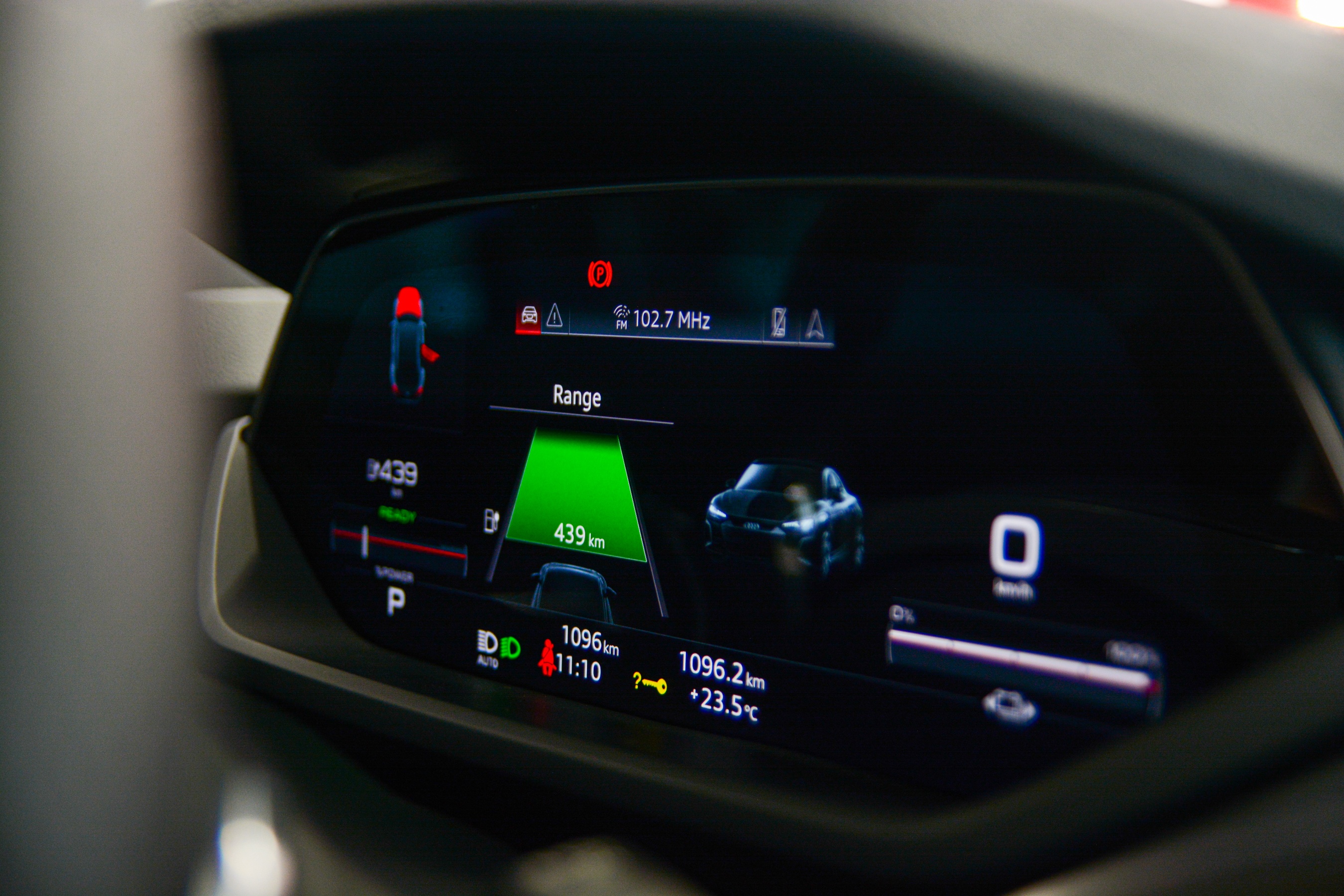 Can canh Audi e-tron GT anh 17