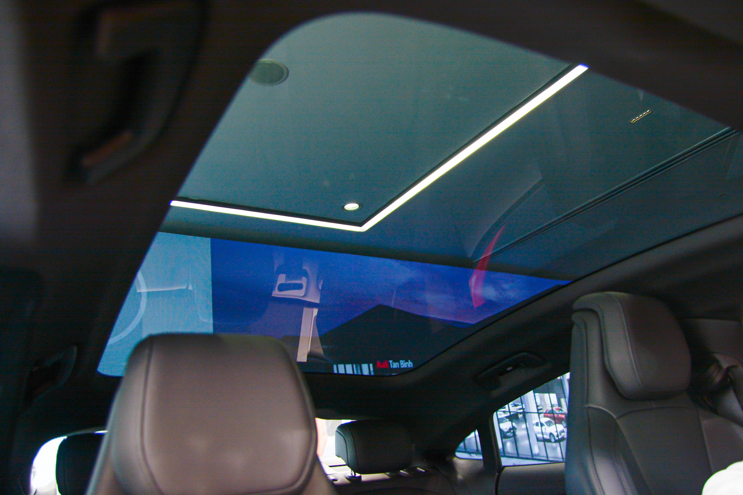 Can canh Audi e-tron GT anh 21