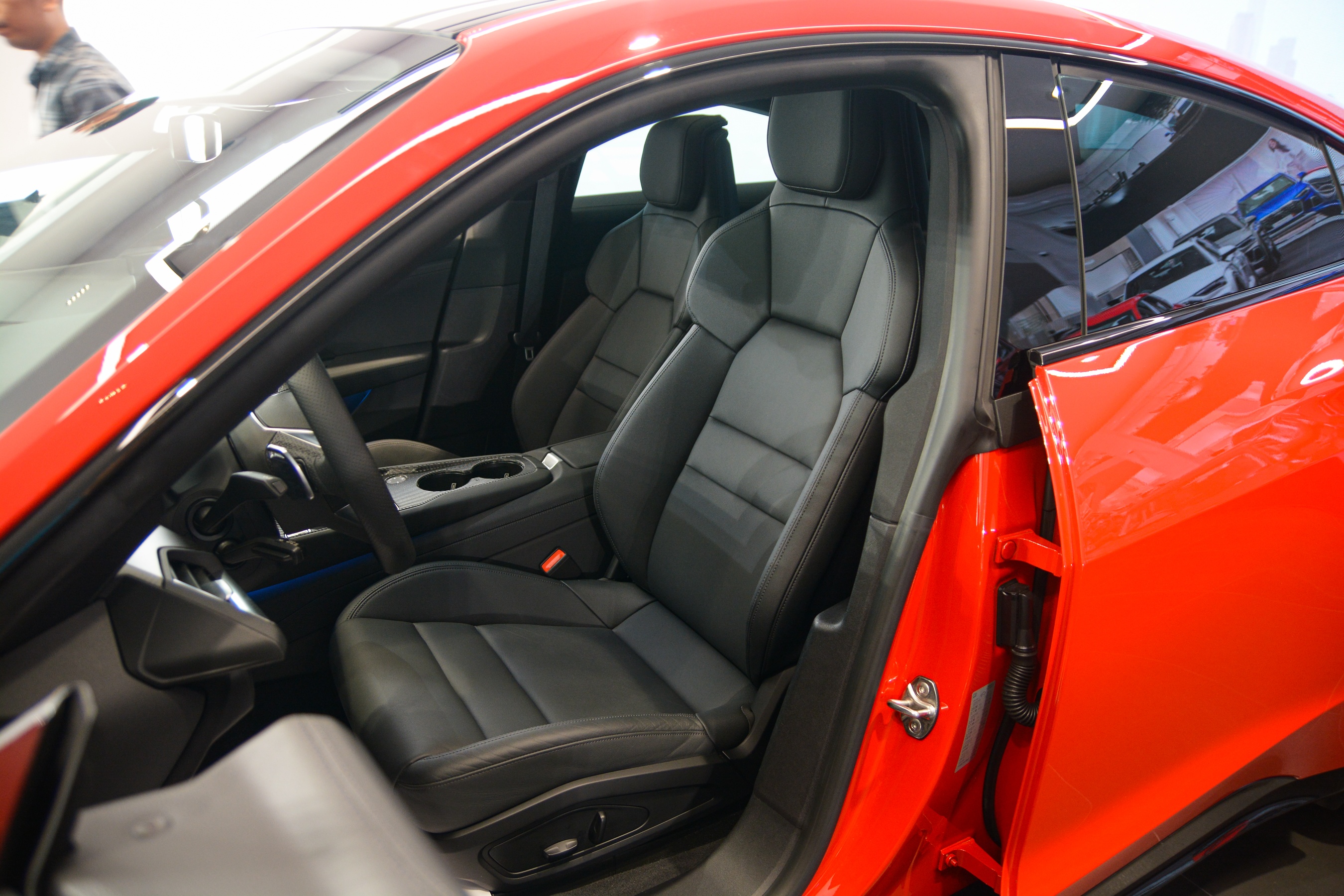 Can canh Audi e-tron GT anh 13