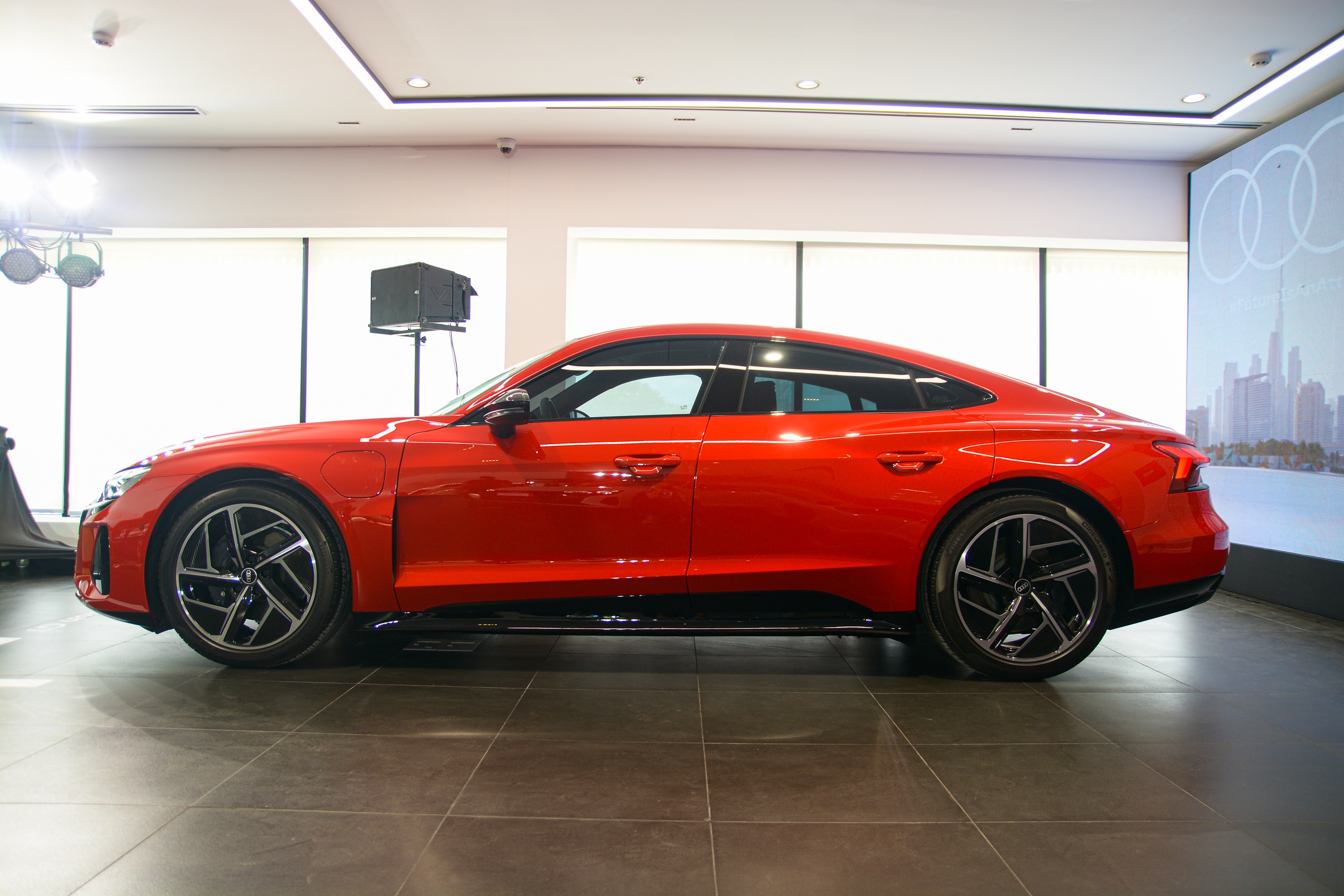 Xe Mercedes-Benz va Audi bi trieu hoi tai Viet Nam hinh anh