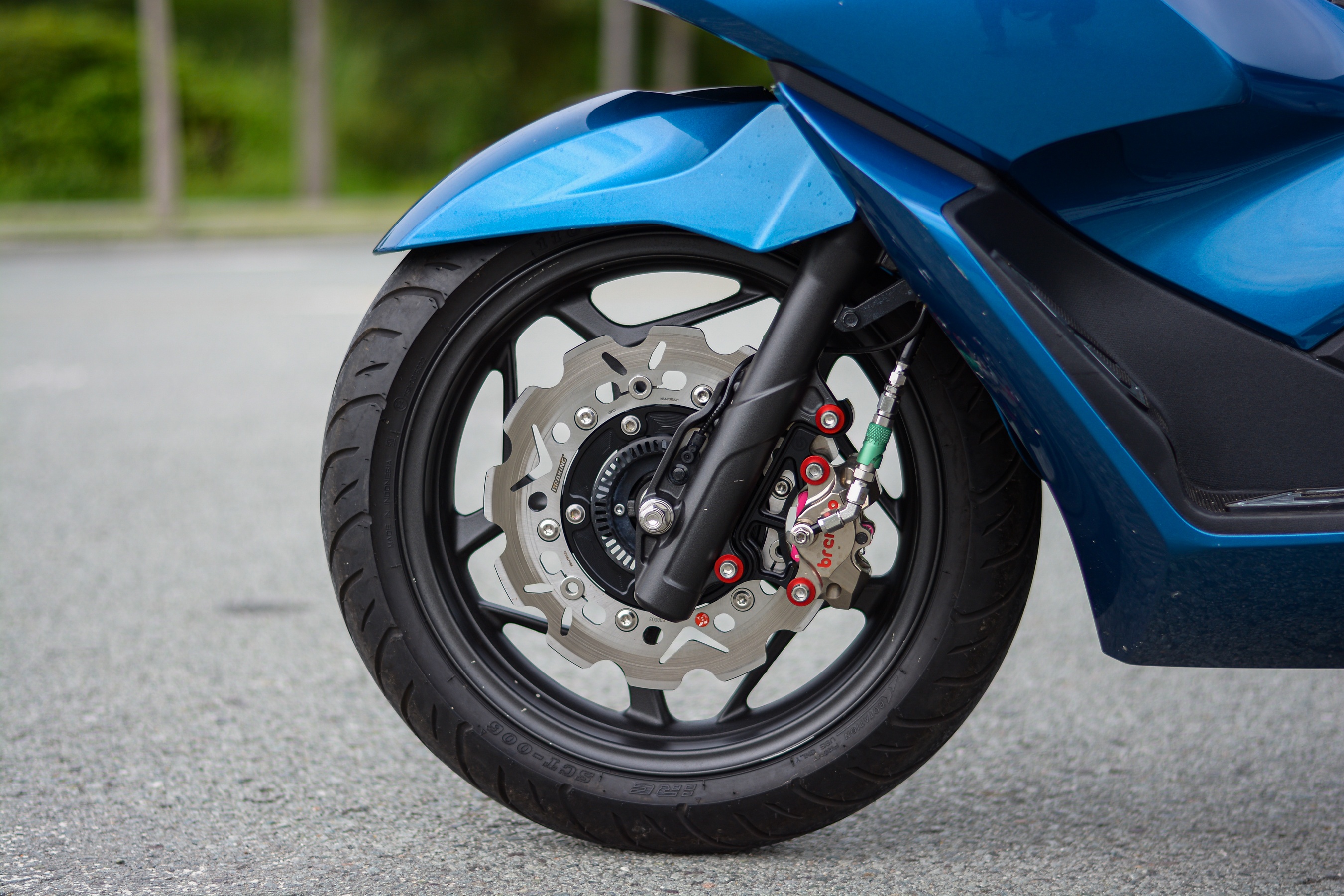 Honda PCX 160 voi goi nang cap hon 200 trieu dong anh 2