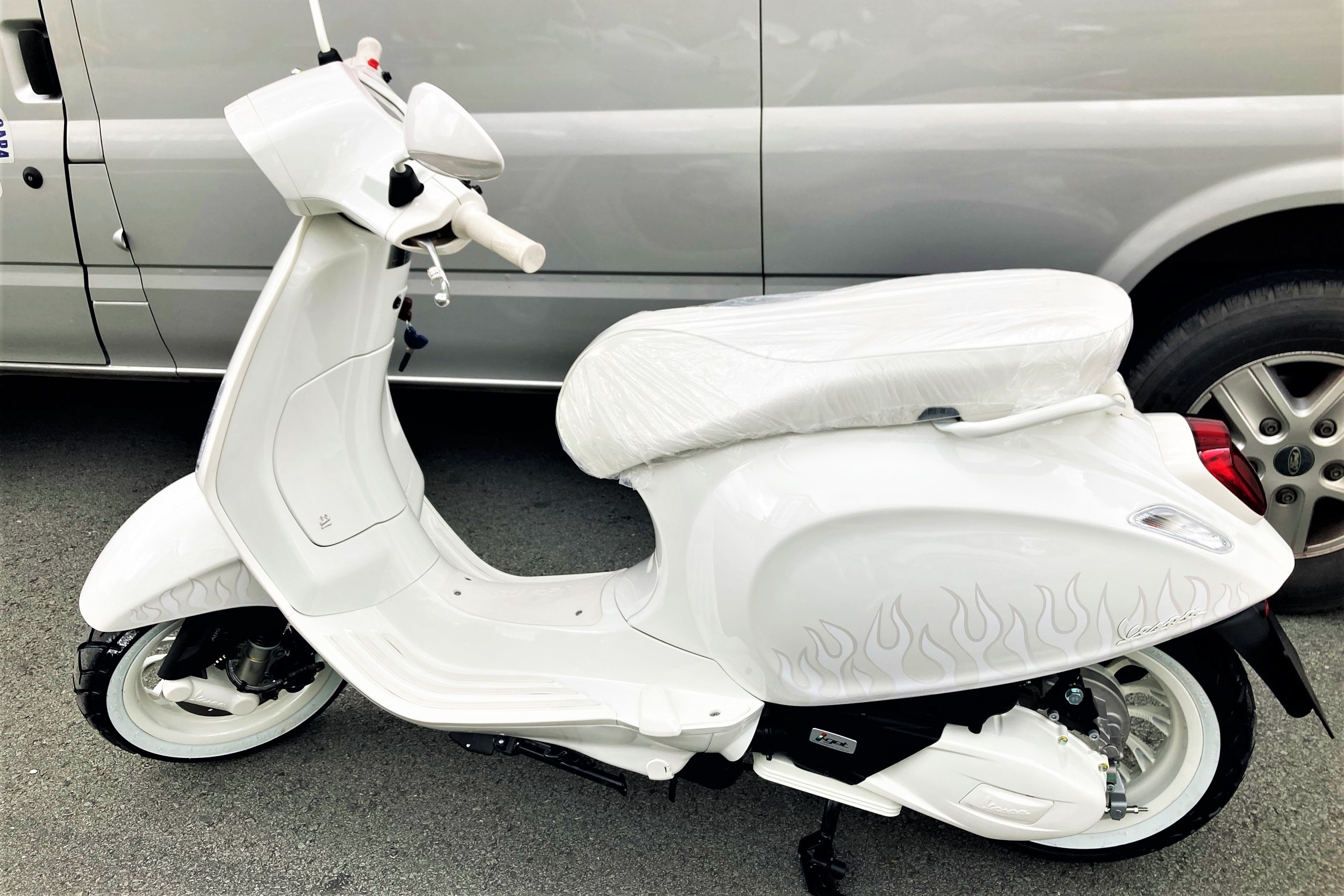 Vespa Sprint Justin Bieber xuat hien tai TP.HCM hinh anh