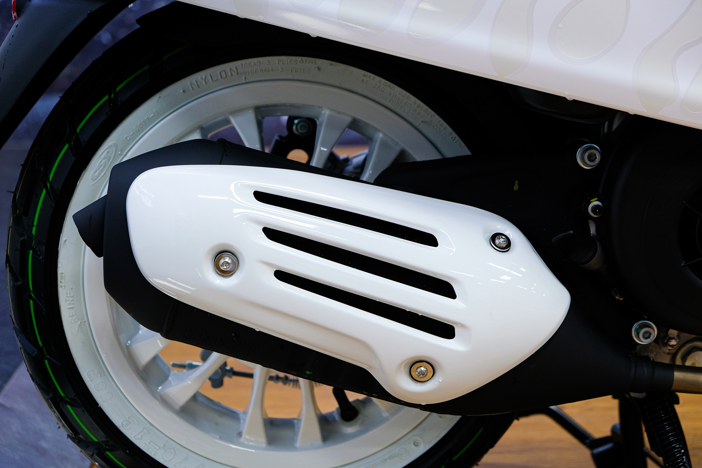 Chi tiet Vespa Sprint Justin Bieber tai Viet Nam anh 8