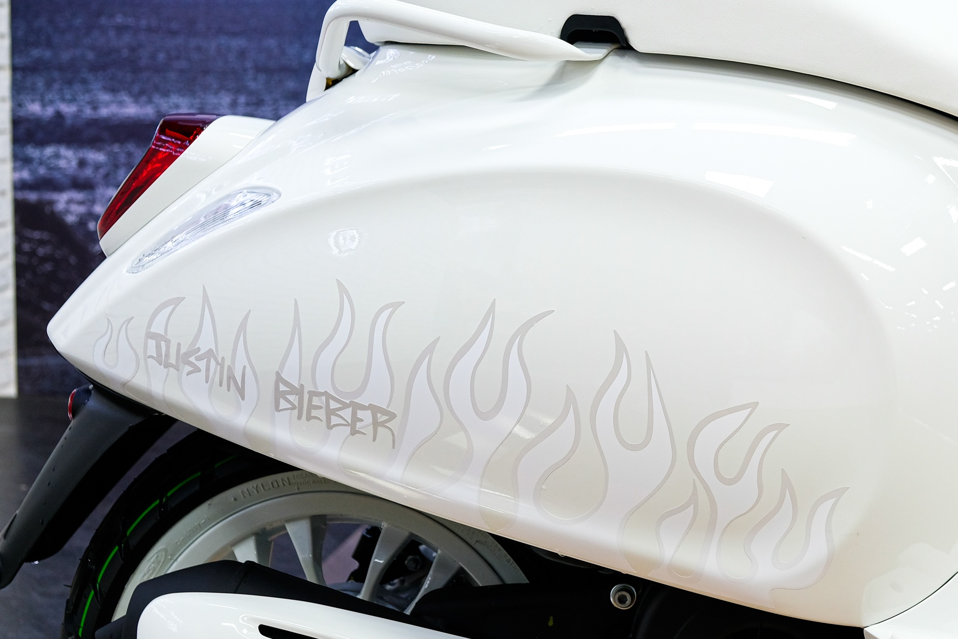 Chi tiết Vespa Sprint Justin Bieber tại Việt Nam ảnh 6 Chi tiet Vespa Sprint Justin Bieber tai Viet Nam anh 6