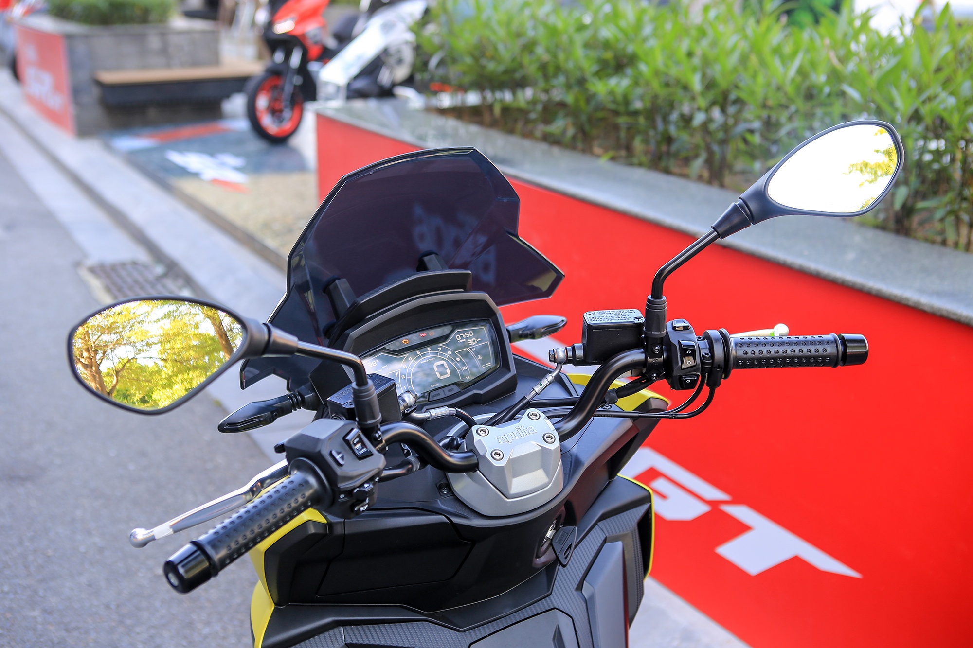 Chi tiết Aprilia SR GT vừa ra mắt ảnh 11 Chi tiet Aprilia SR GT vua ra mat anh 11