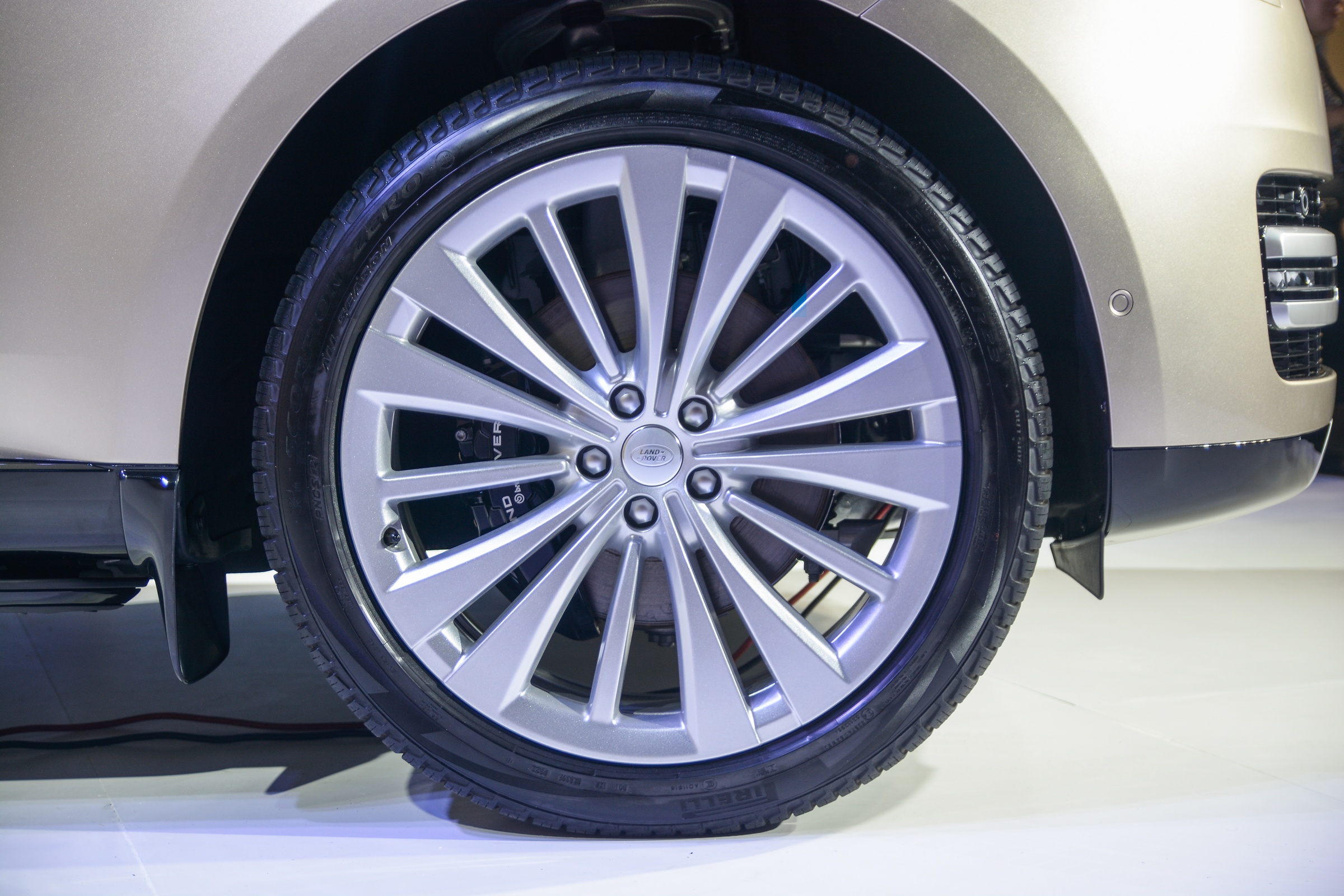 Can canh Range Rover 2022 tai Viet Nam anh 5