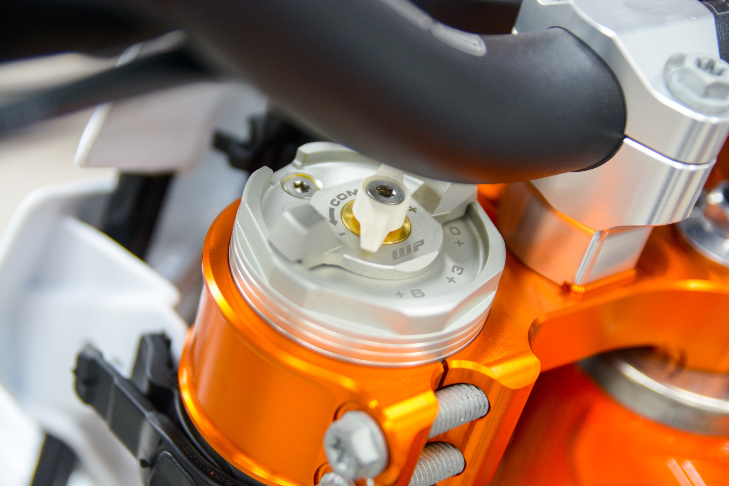 Can canh KTM 350 EXC-F SIX DAYS anh 5