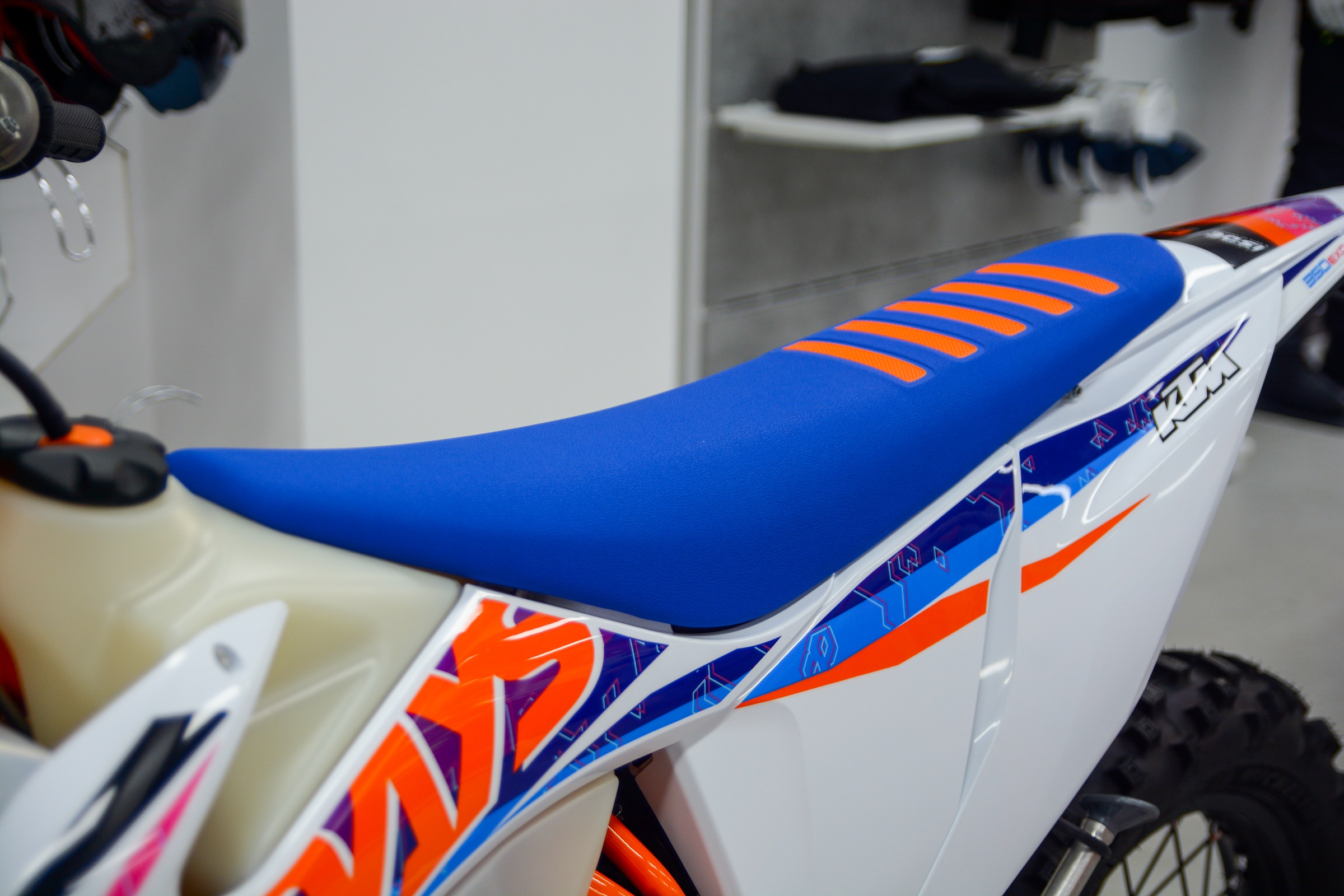 Can canh KTM 350 EXC-F SIX DAYS anh 11