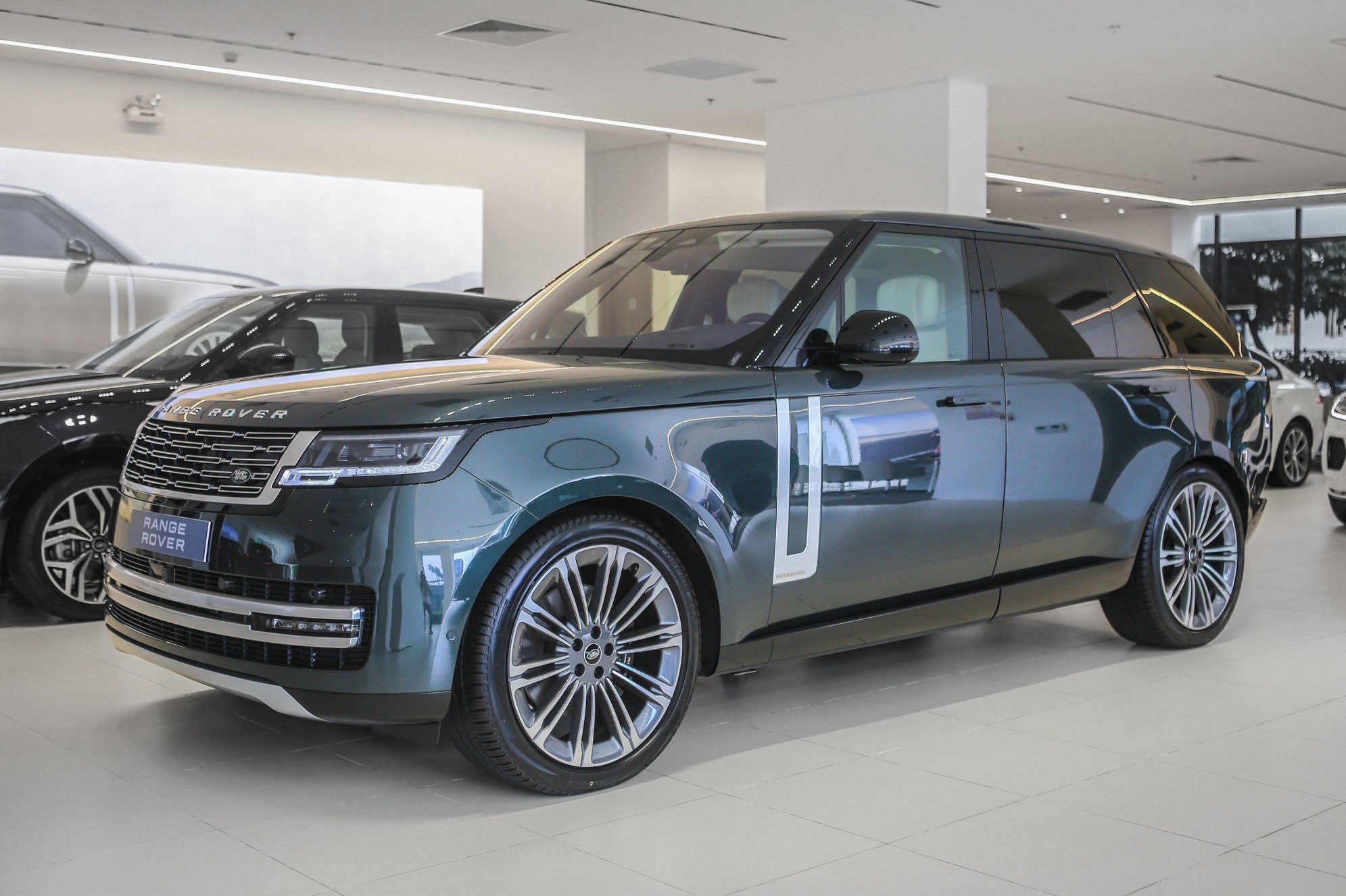 Chi tiet Range Rover 2022 phien ban truc co so dai tai Viet Nam hinh anh