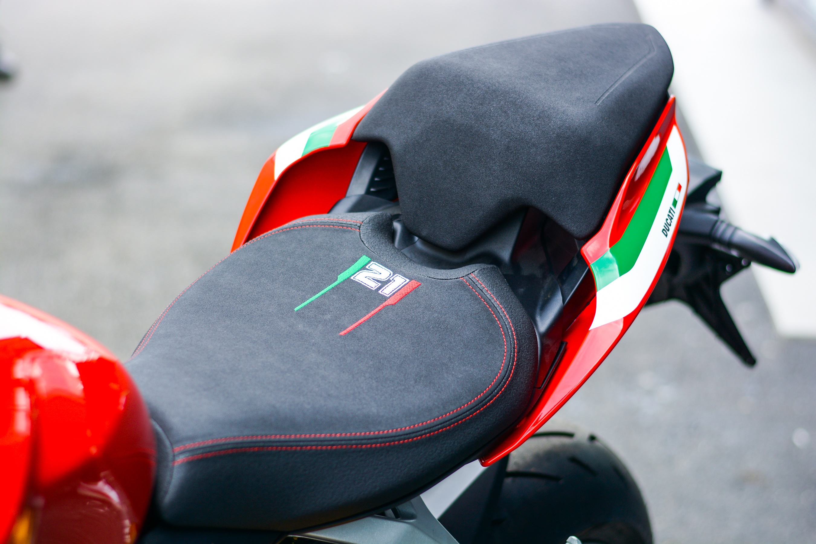 Moto Ducati Panigale V2 Bayliss anh 11