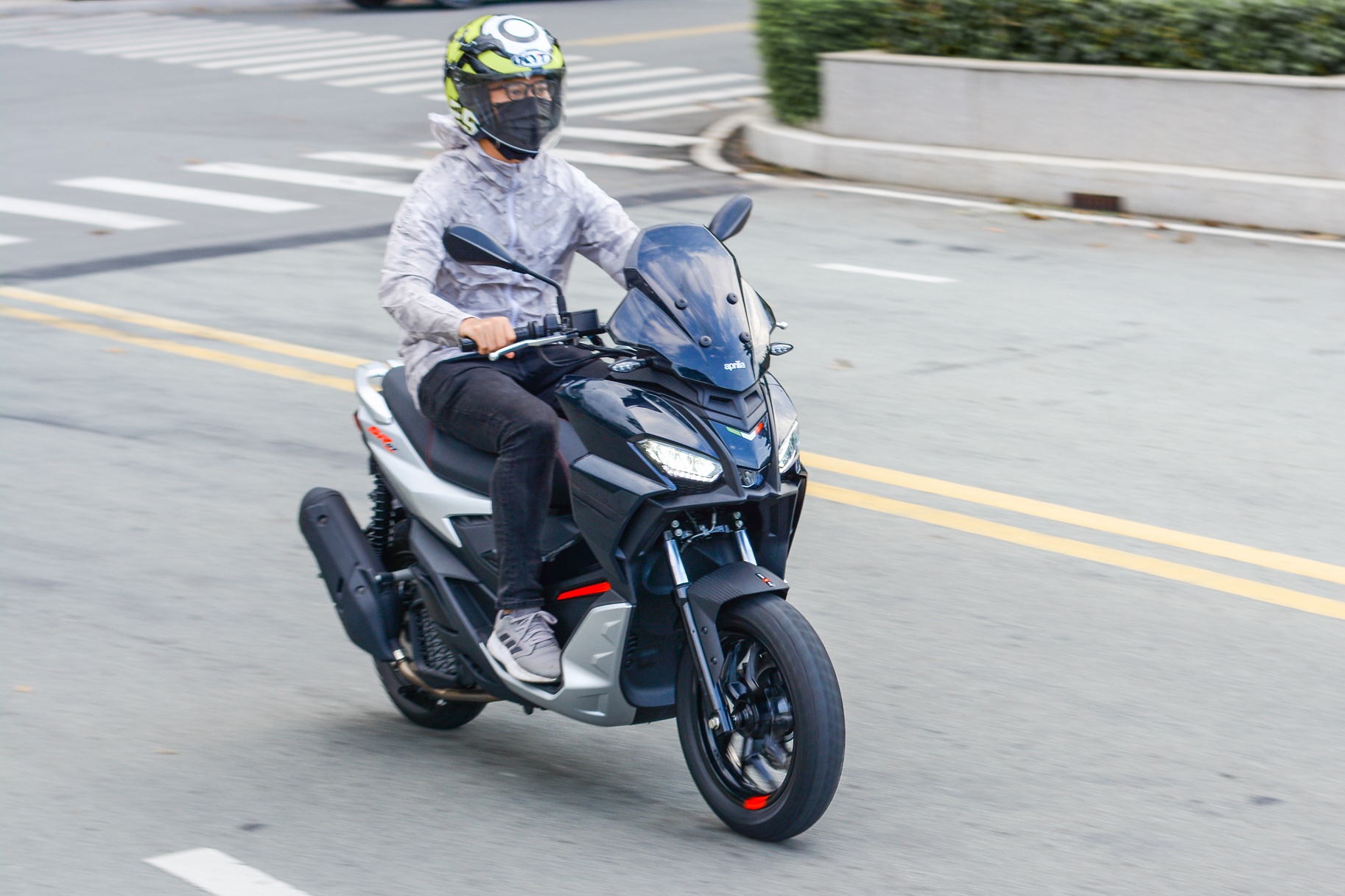 Xe may nhap khau dai ly o at ve nuoc anh 5