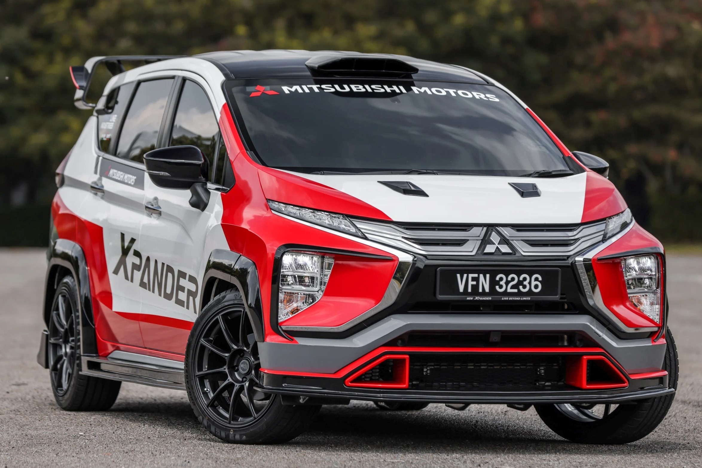 Mitsubishi Xpander phien ban xe dua doc nhat the gioi hinh anh