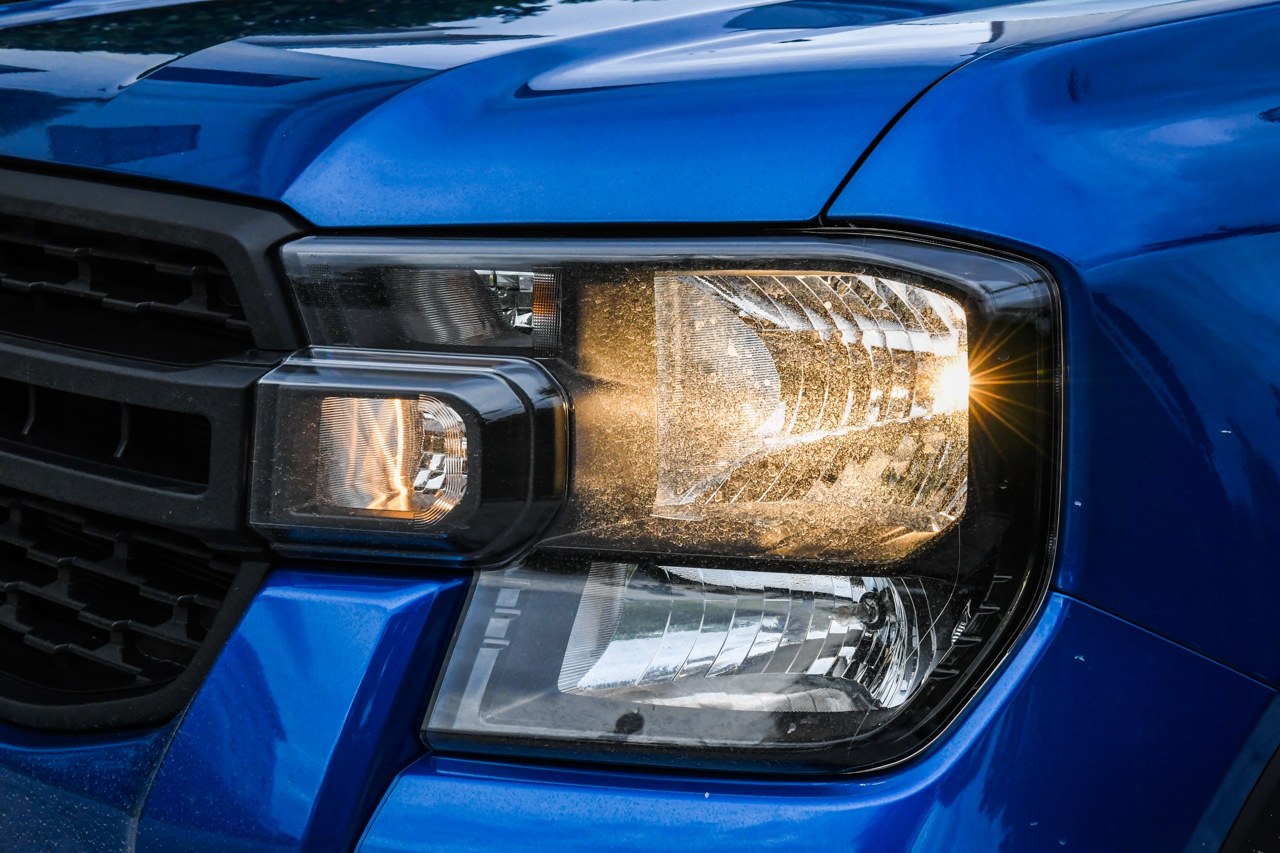 Can canh Ford Ranger XL anh 3