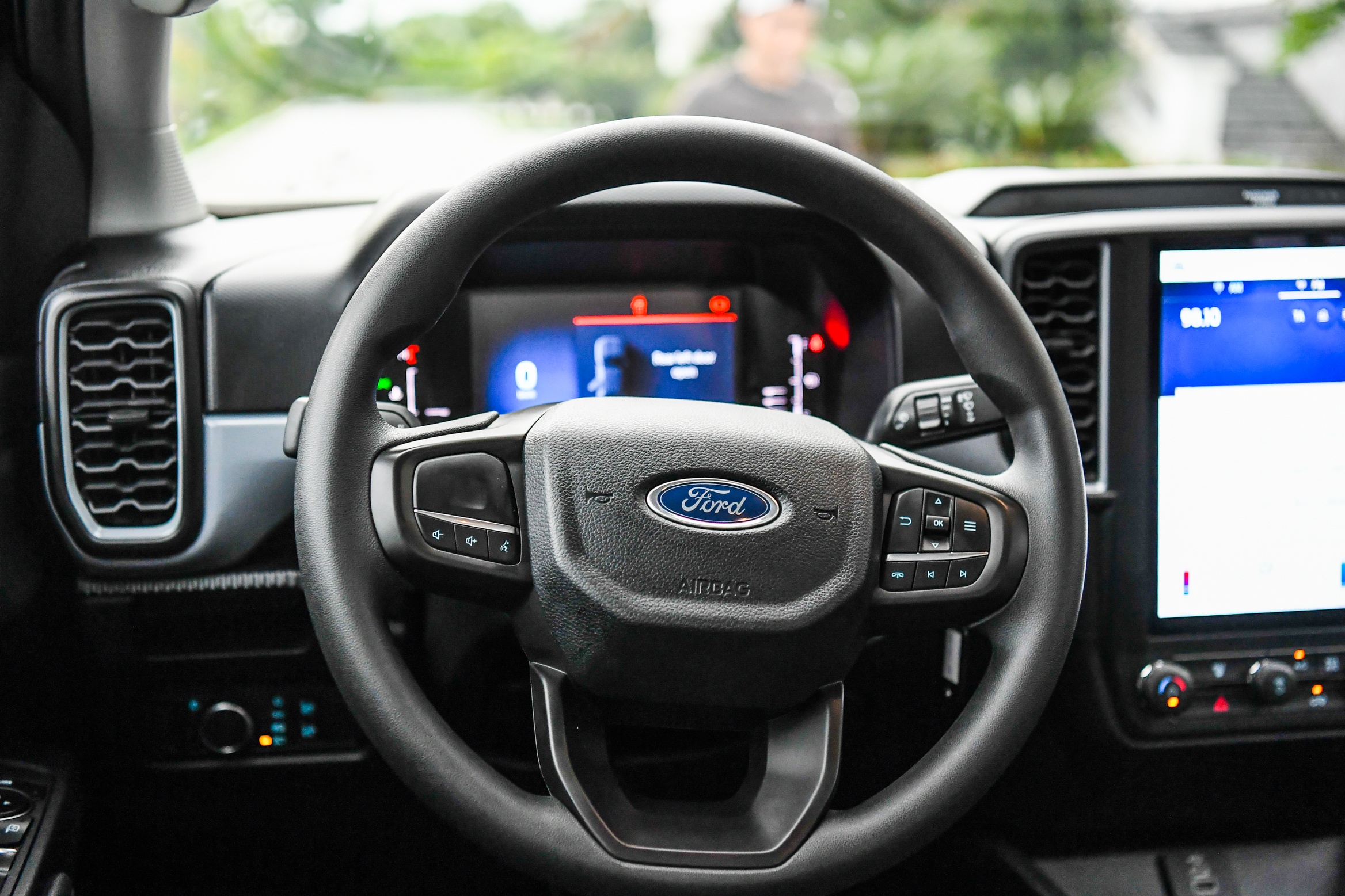 Can canh Ford Ranger XL anh 7