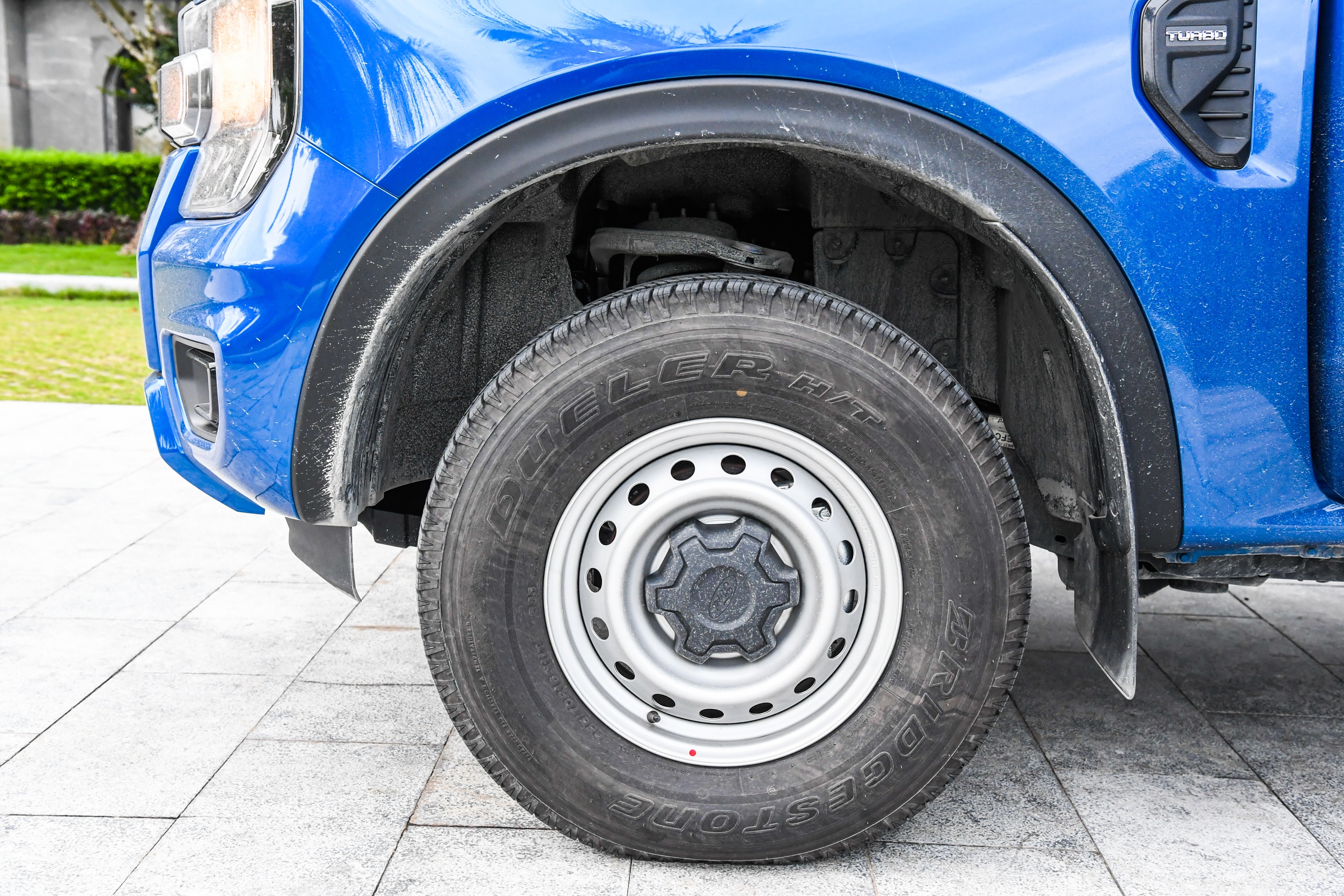 Can canh Ford Ranger XL anh 4