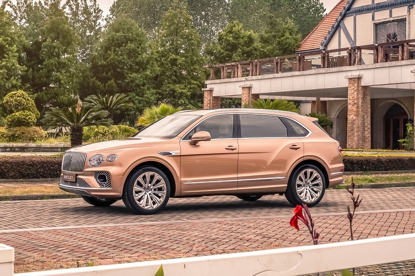 Bentley Bentayga EWB 2023 co gia tu 19 ty dong tai Viet Nam hinh anh